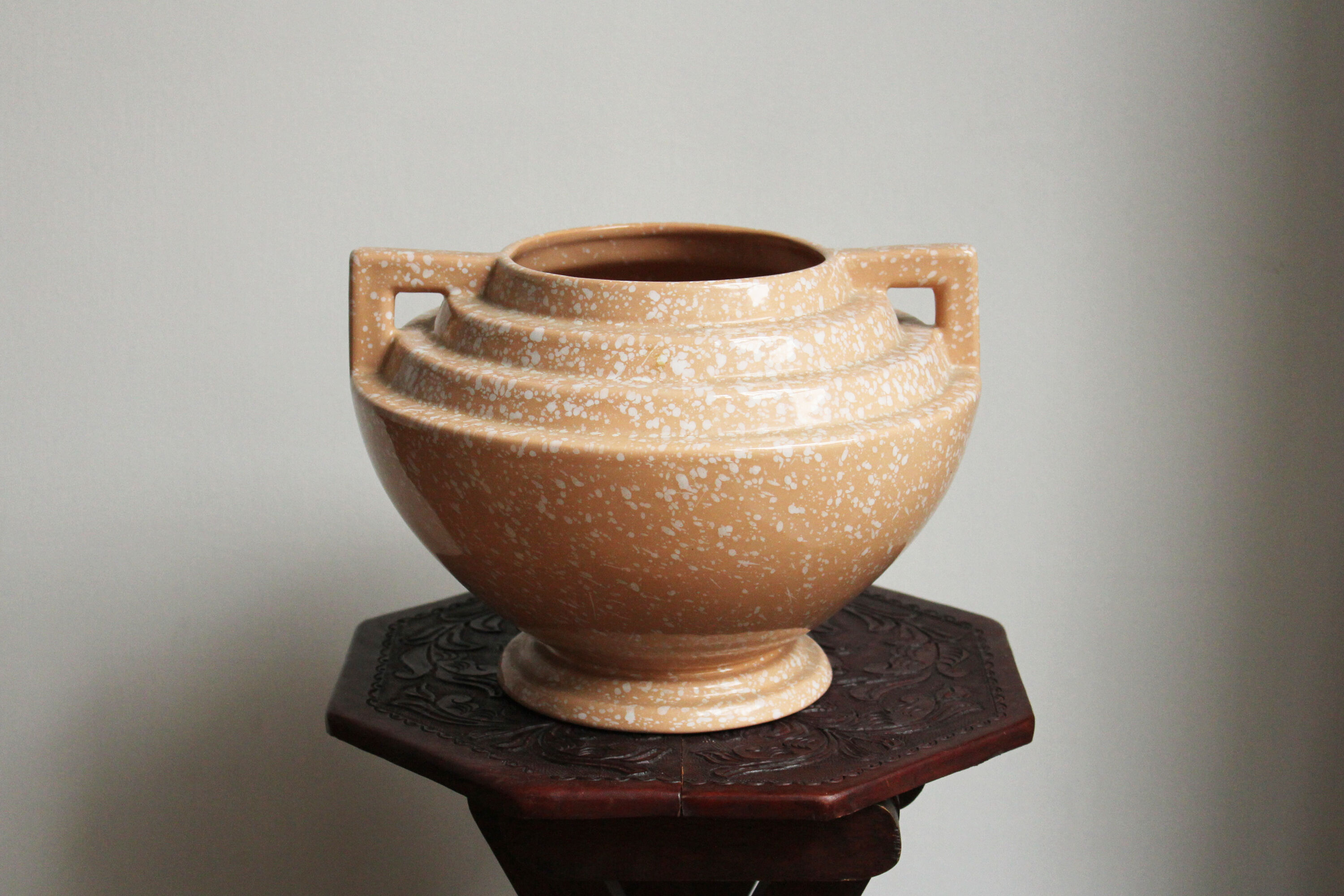 Vase original rose pâle moucheté de blanc