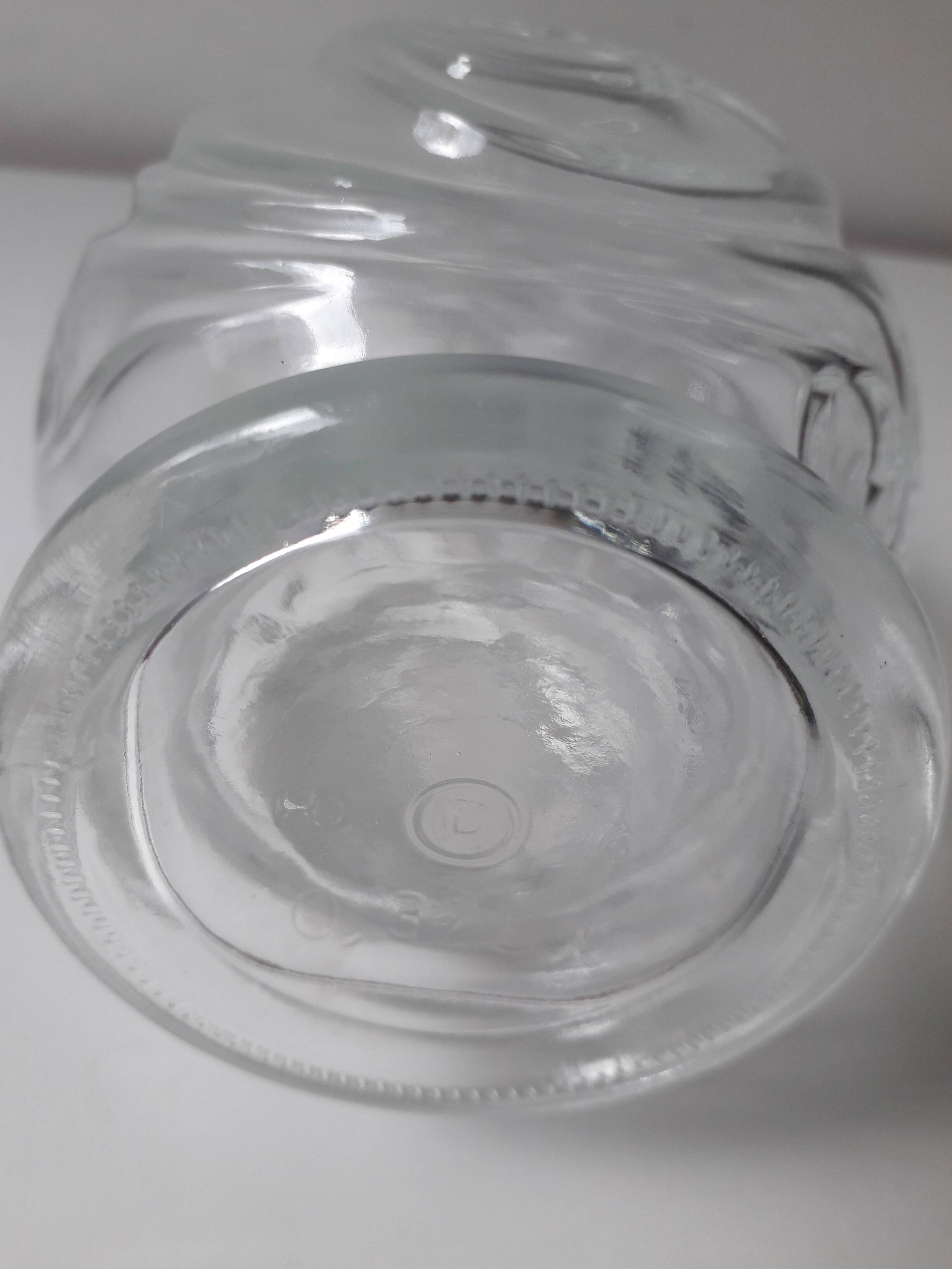 Ancienne carafe en verre structuré moulé + bouchon (année 60)