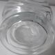 Ancienne carafe en verre structuré moulé + bouchon (année 60)