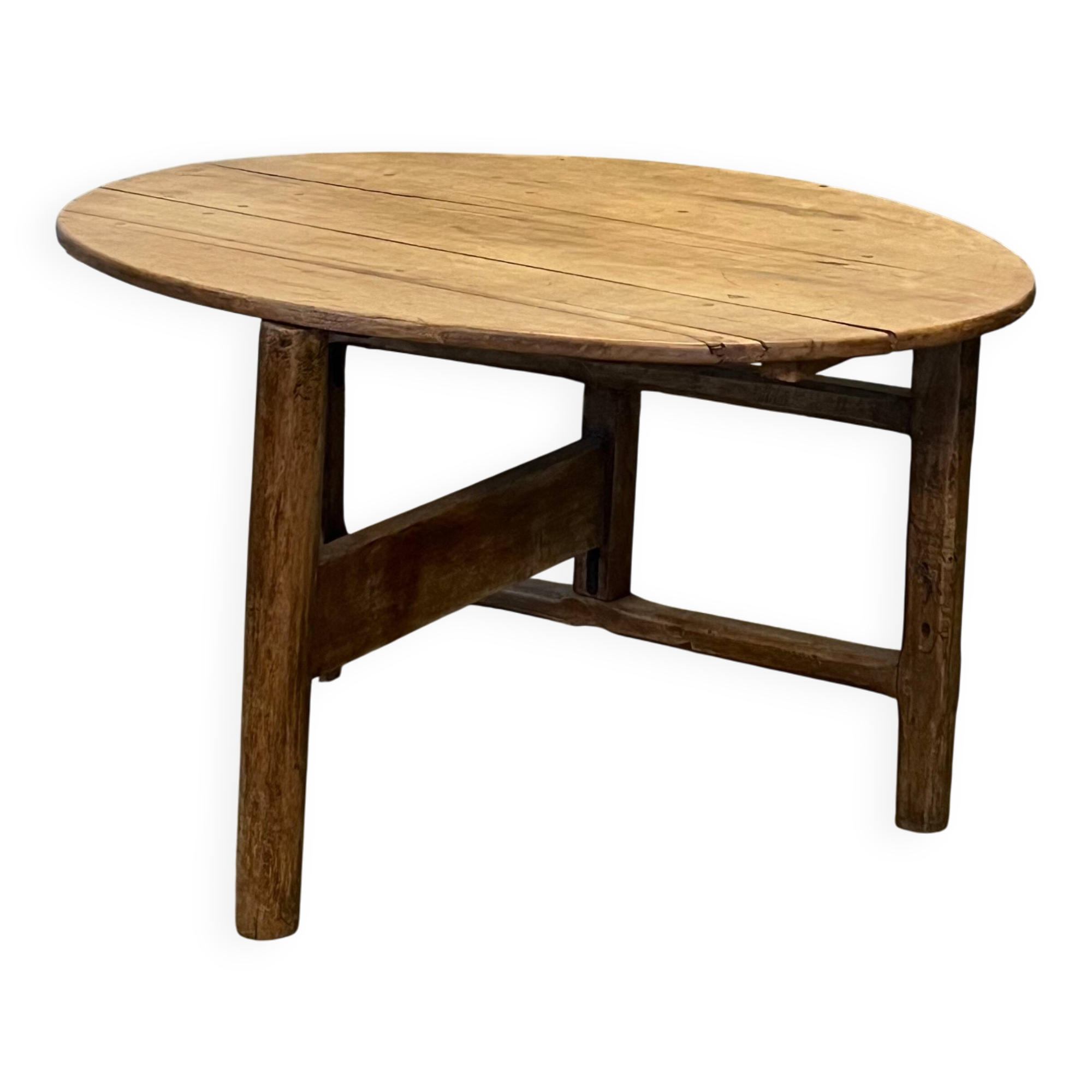 Table XVIIIème en noyer