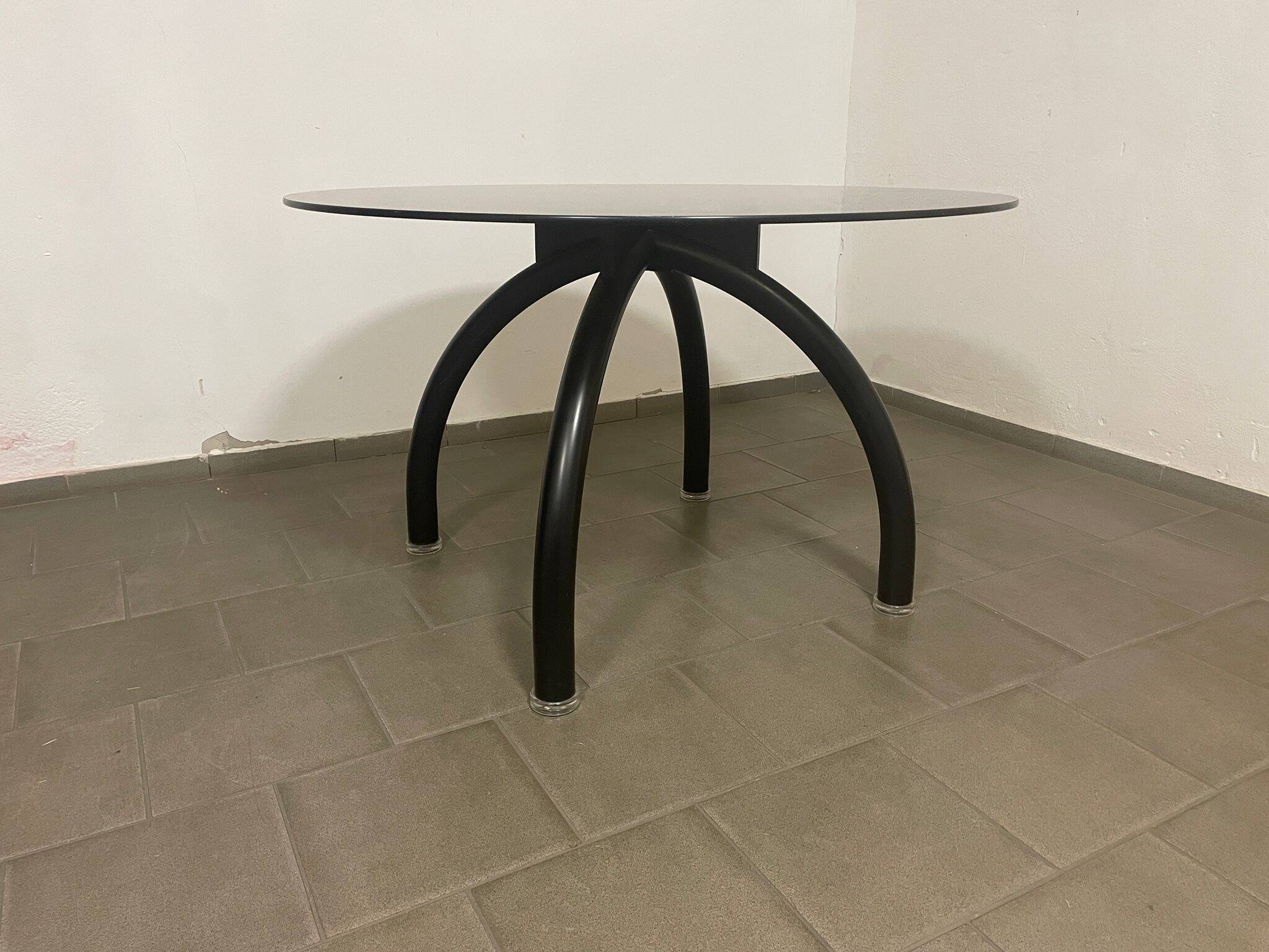 Dining table spider table Knoll