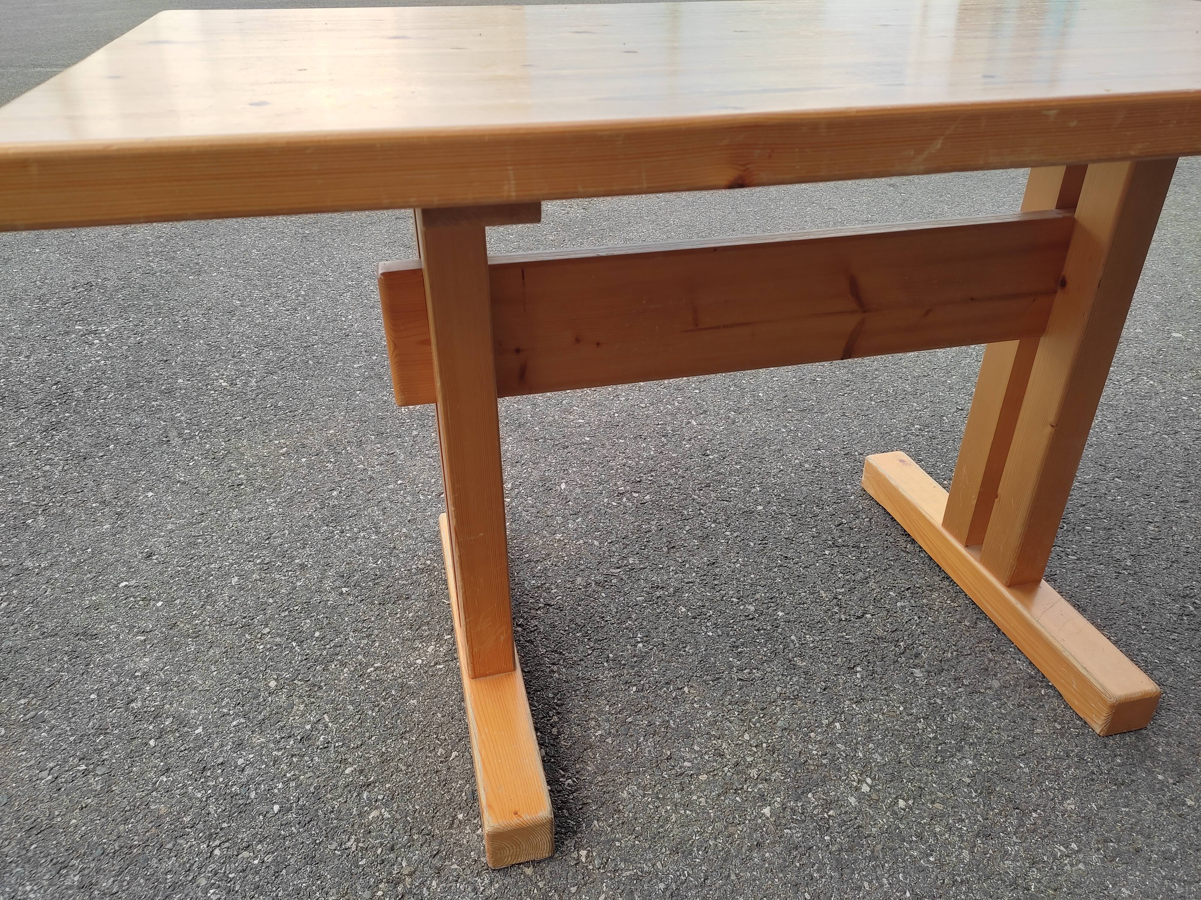 Table Charlotte Perriand