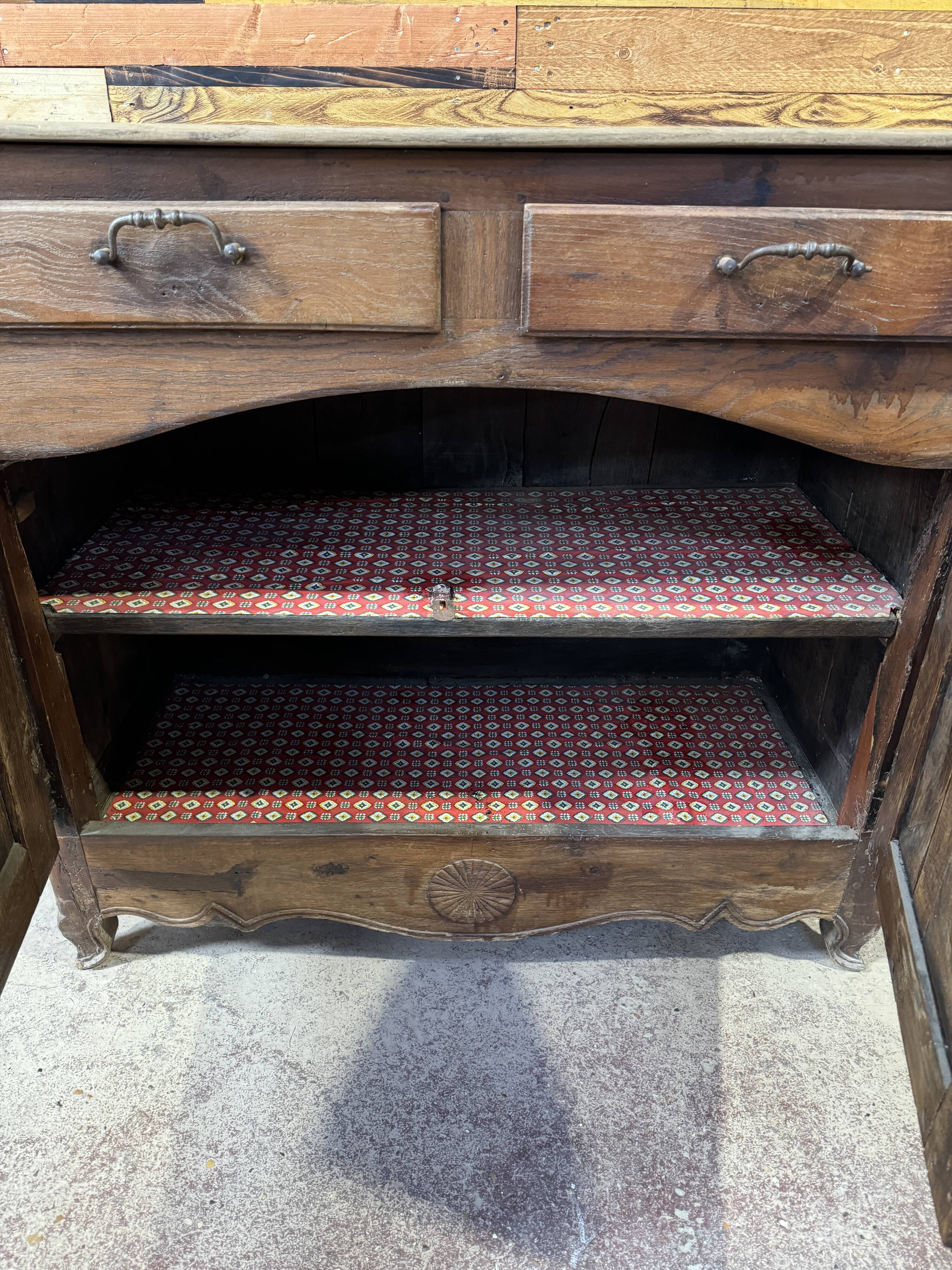 Buffet XVIIIe en châtaignier et chêne