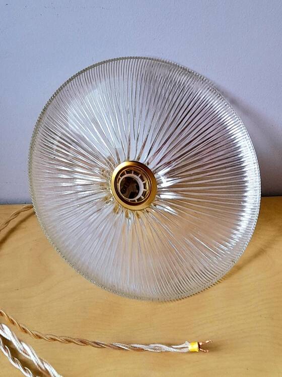 Holophane glass suspension