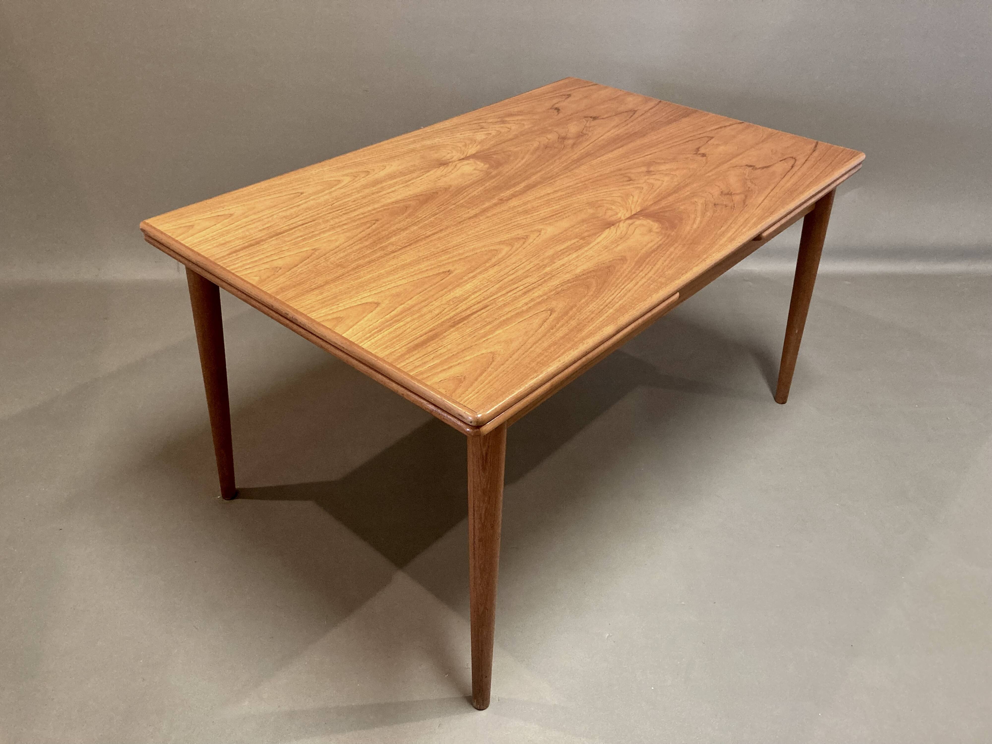 Extendable high table "Scandinavian Design" 1950.