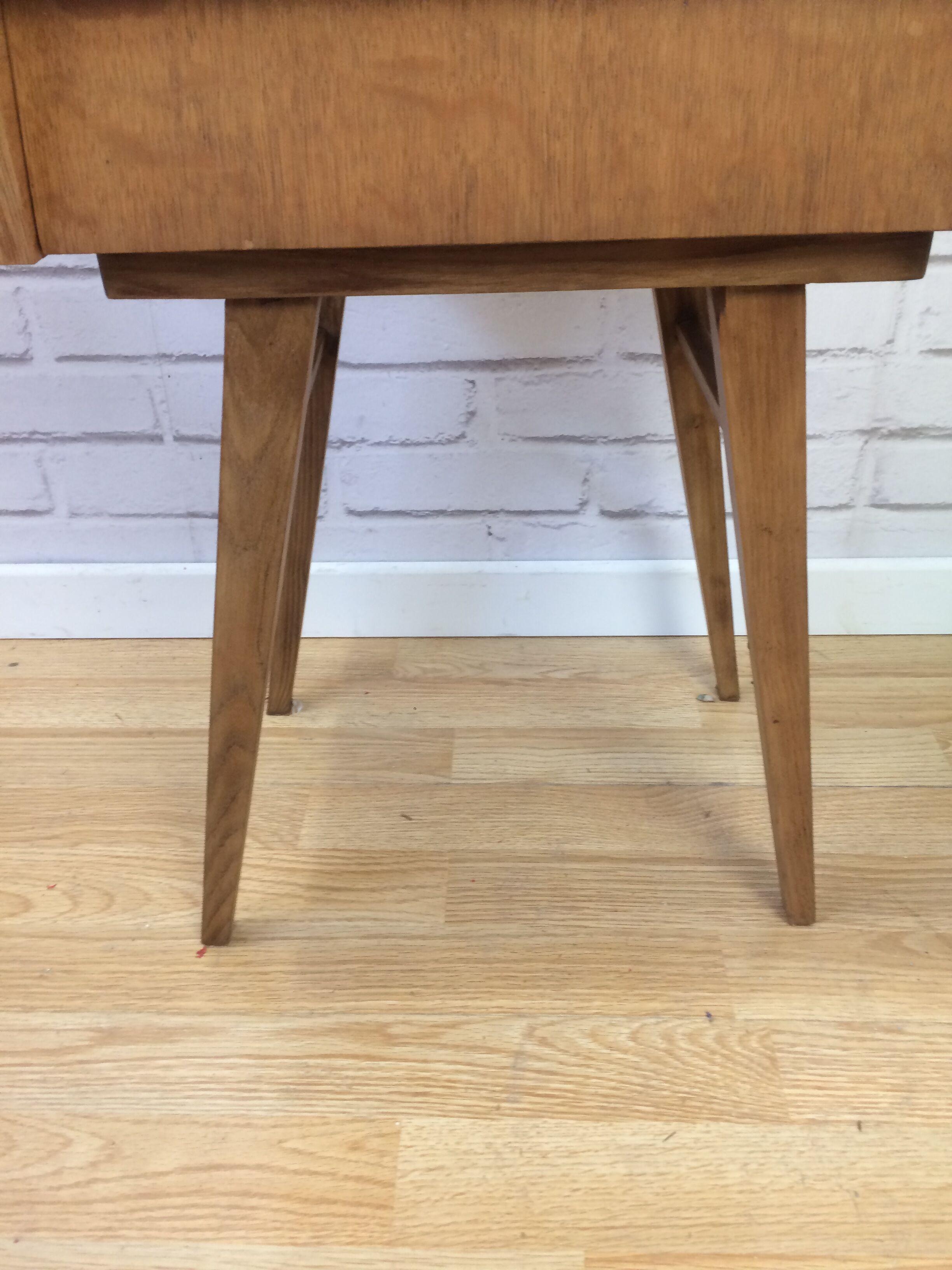 Night table feet compass