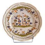 Plate "Reproduction Vieux Moustiers" in very good condition.