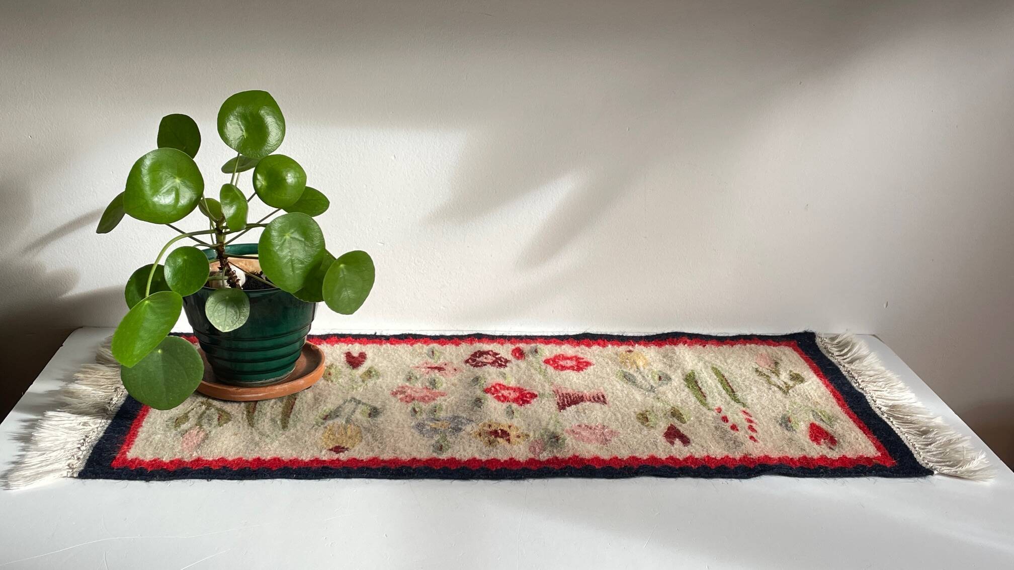 Tapis Rollakan décor de tulipes vintage