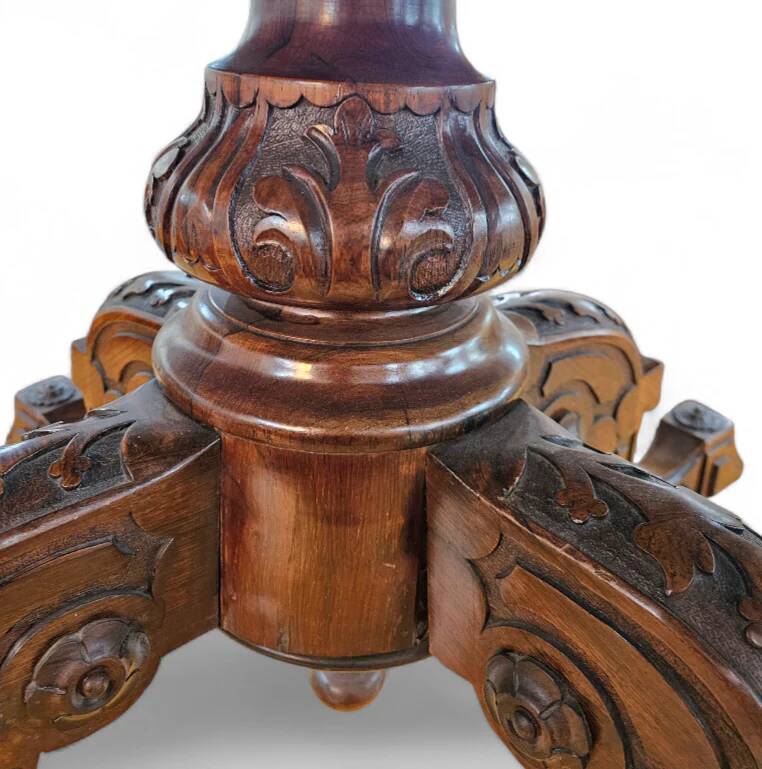 Oval Victorian tilt-top table, breakfast table / 1840s