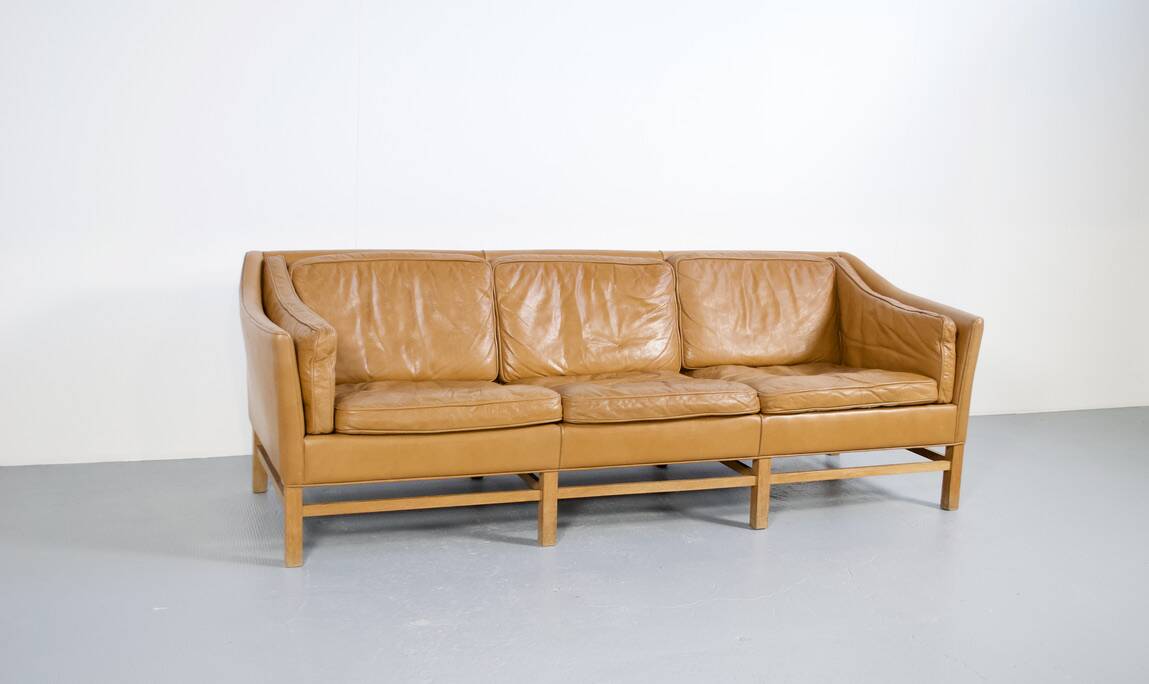 3-seater sofa in cognac leather, Georg Thams, 1960s, Grant Mobelfabrik, publisher