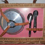 Old artisanal wicker picnic basket 50