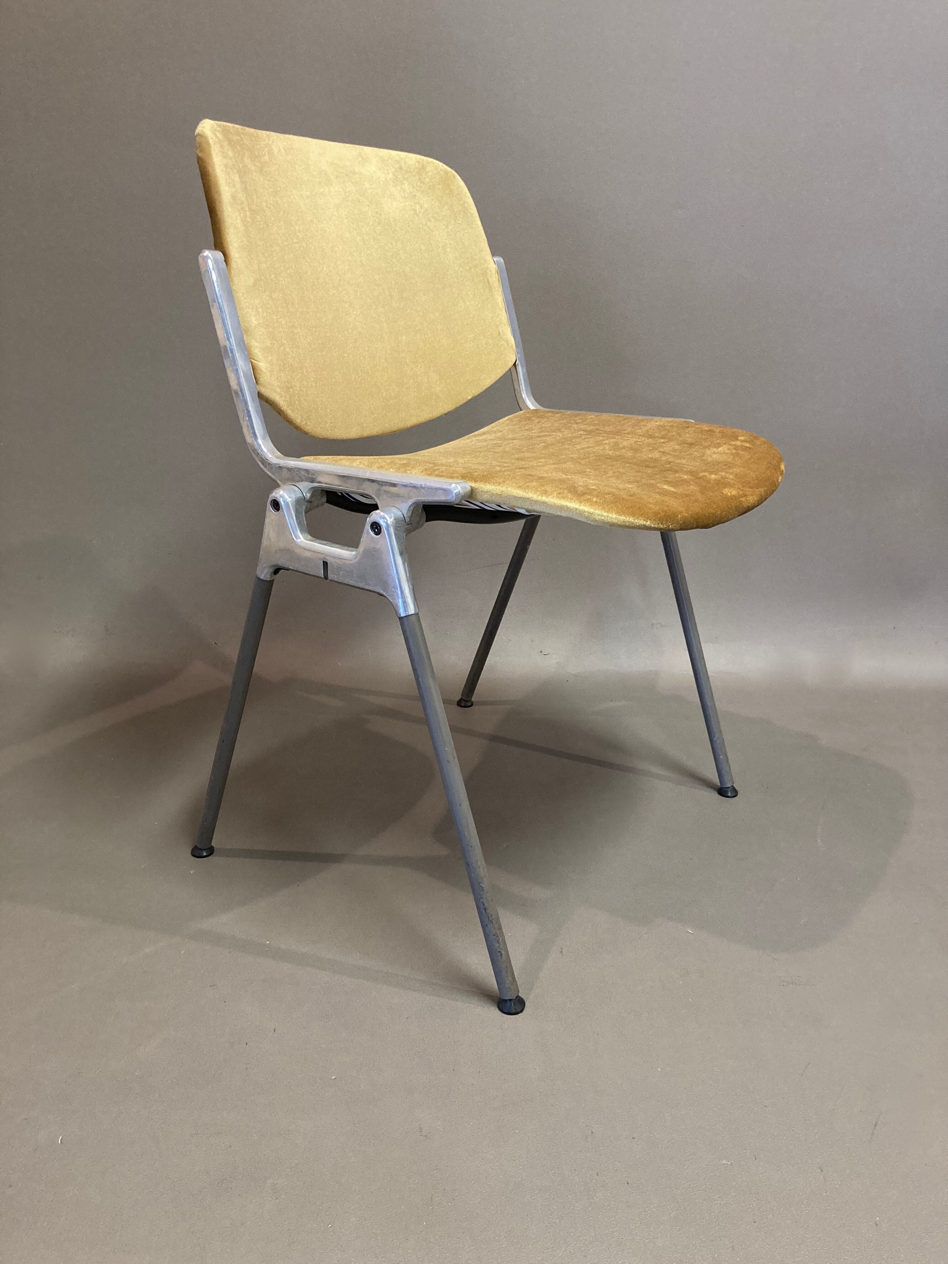 Suite of 4 chairs by Giancarlo Piretti