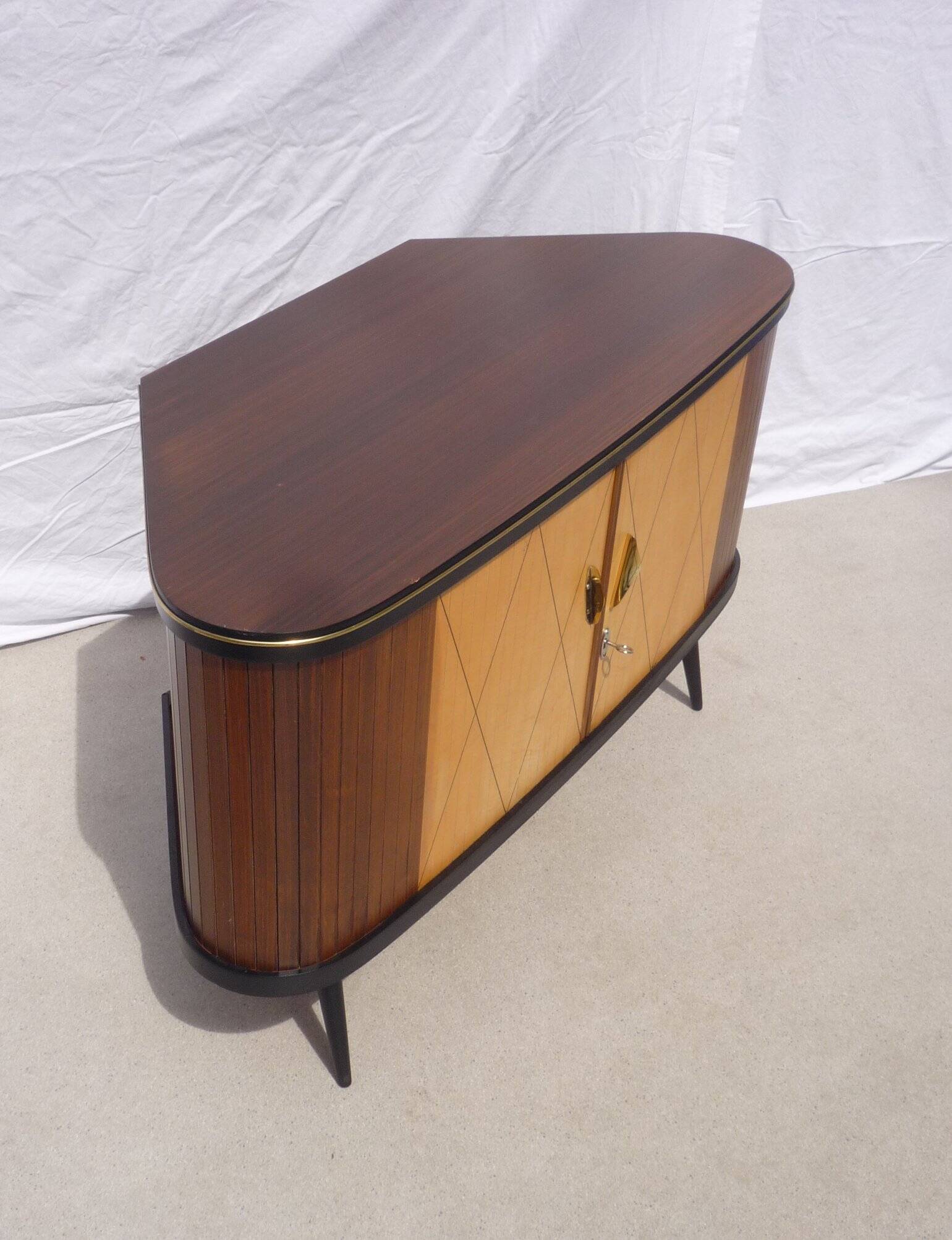 Corner chest of drawers with sliding doors