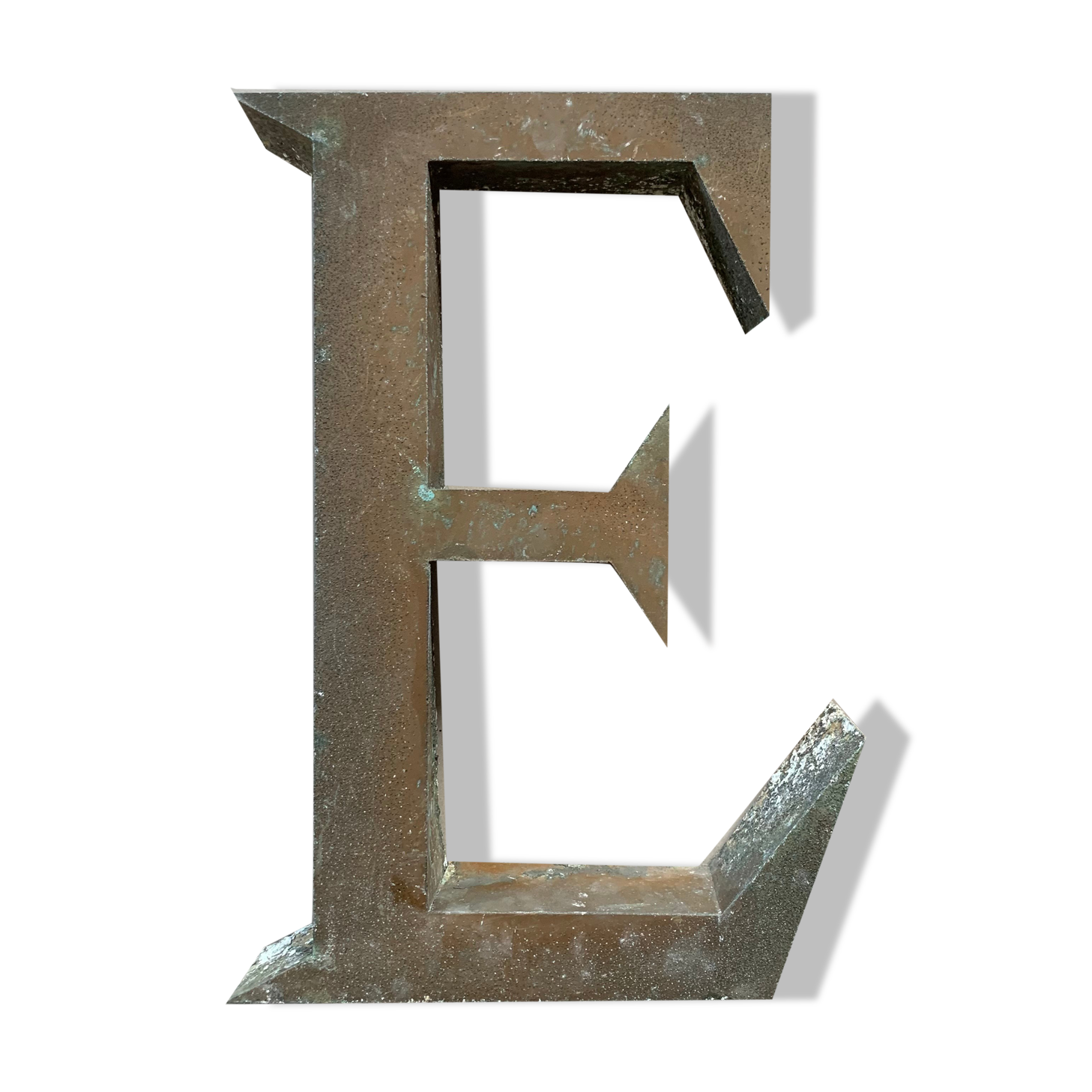 Lettre d’enseigne ancienne E