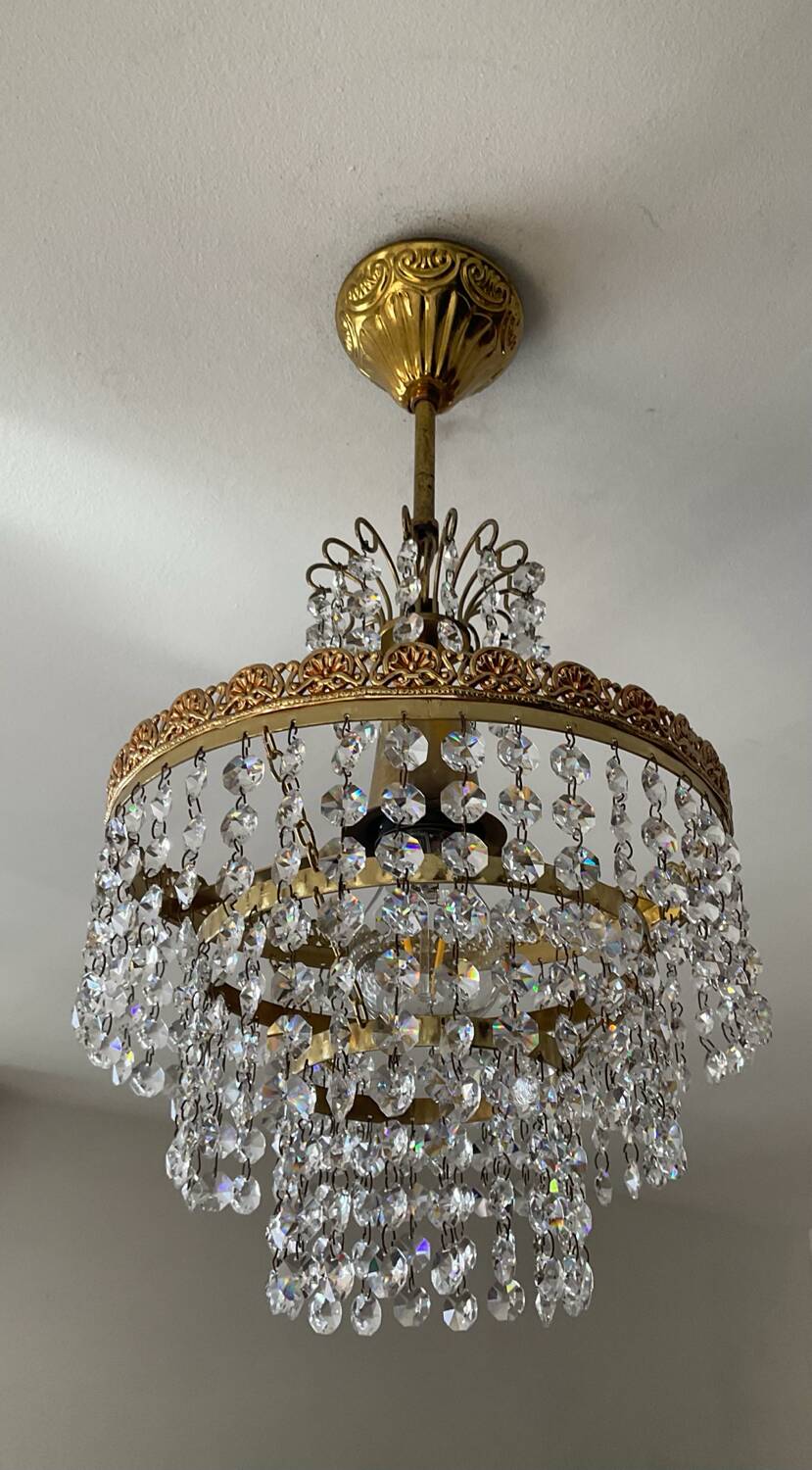 Chandelier with crystal and brass pendants