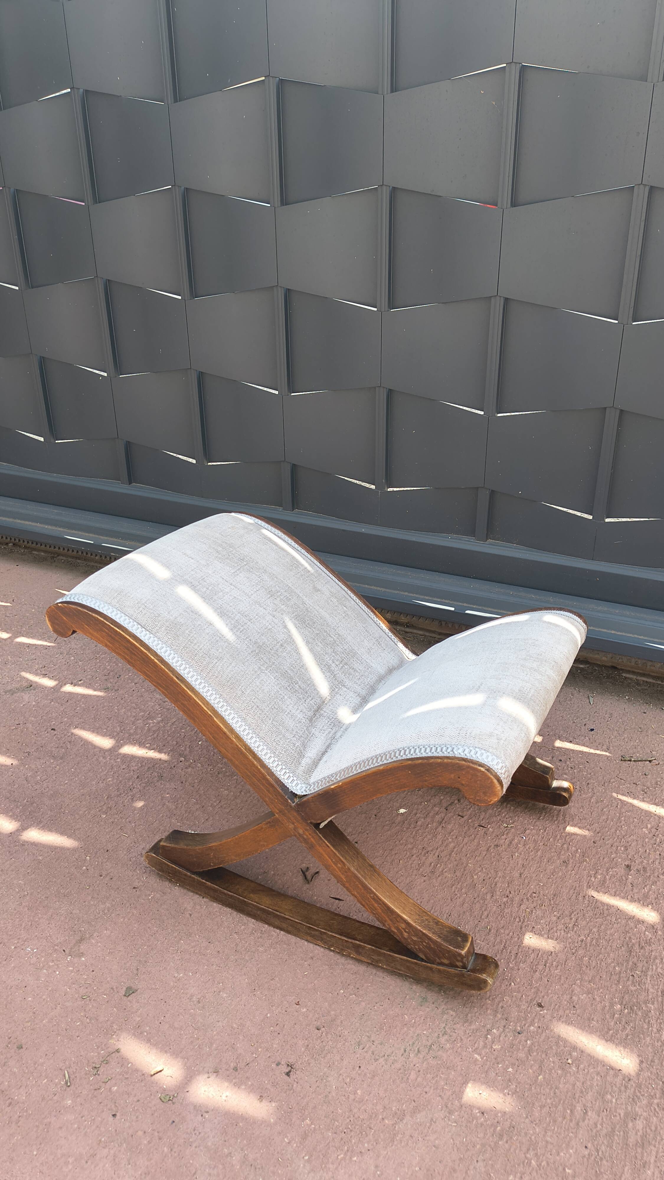 Vintage rocking footrest (60s/70s) – Reupholstered in light grey fabric