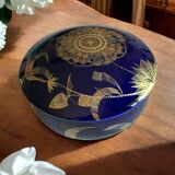 Bonbonniere from the Monaco porcelain factory with pure gold gilding.
