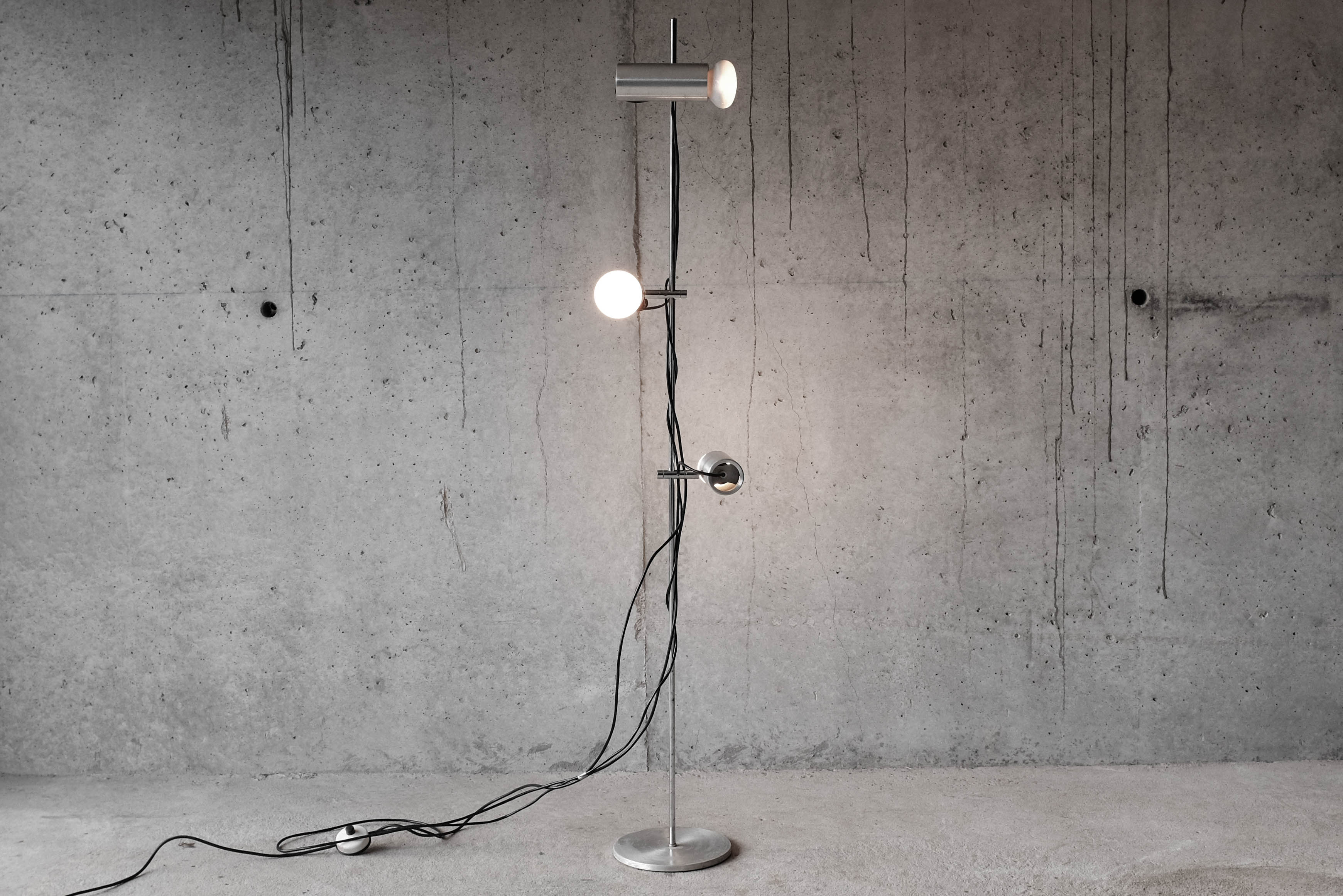 Chrome 70s design lamppost