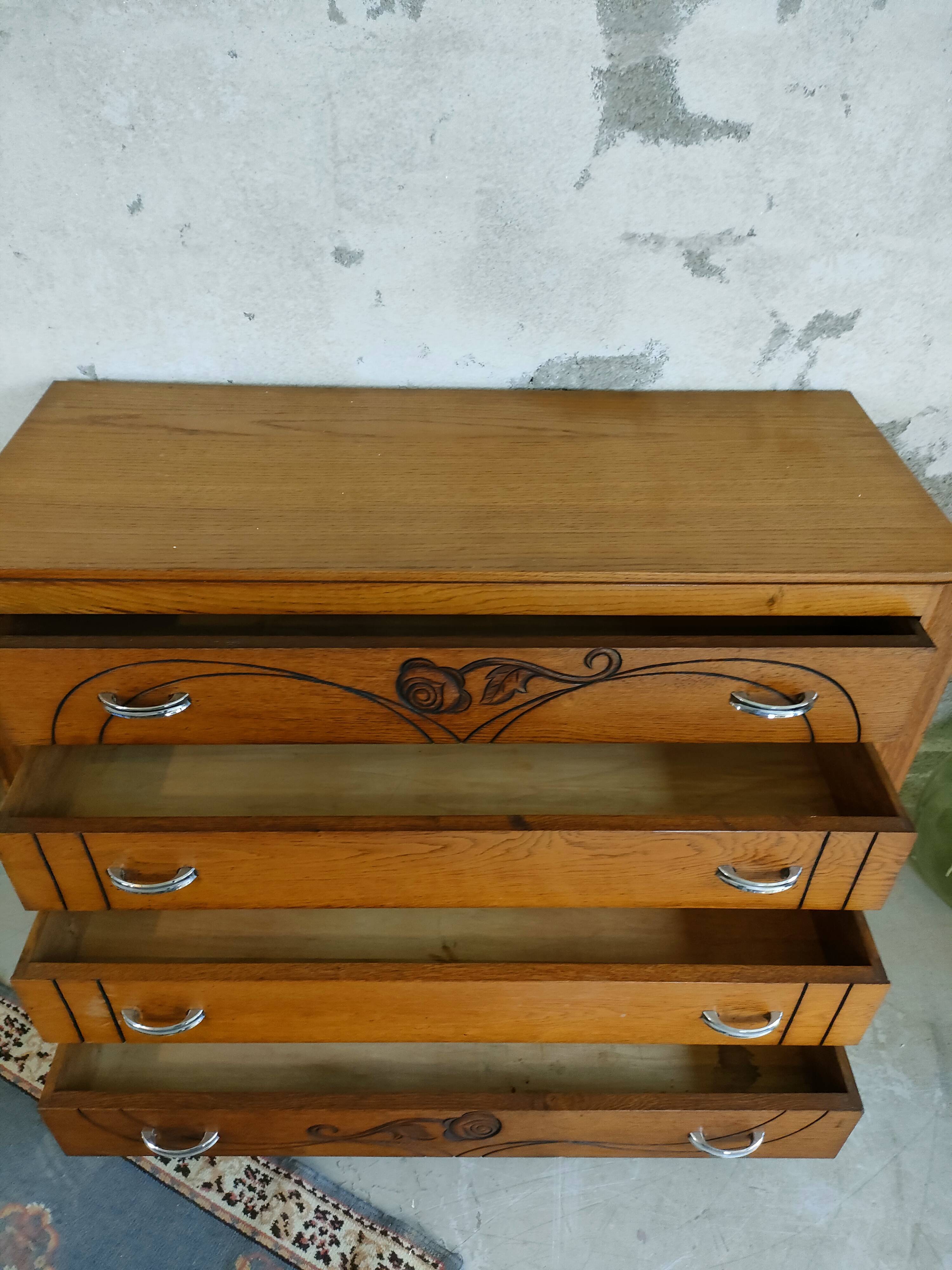 Art deco chest of drawers