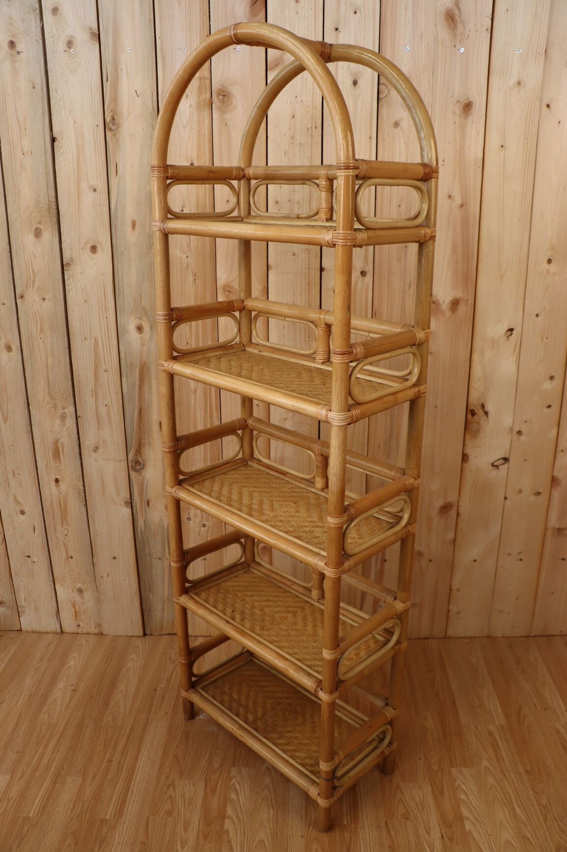 Rattan-footed landscaper