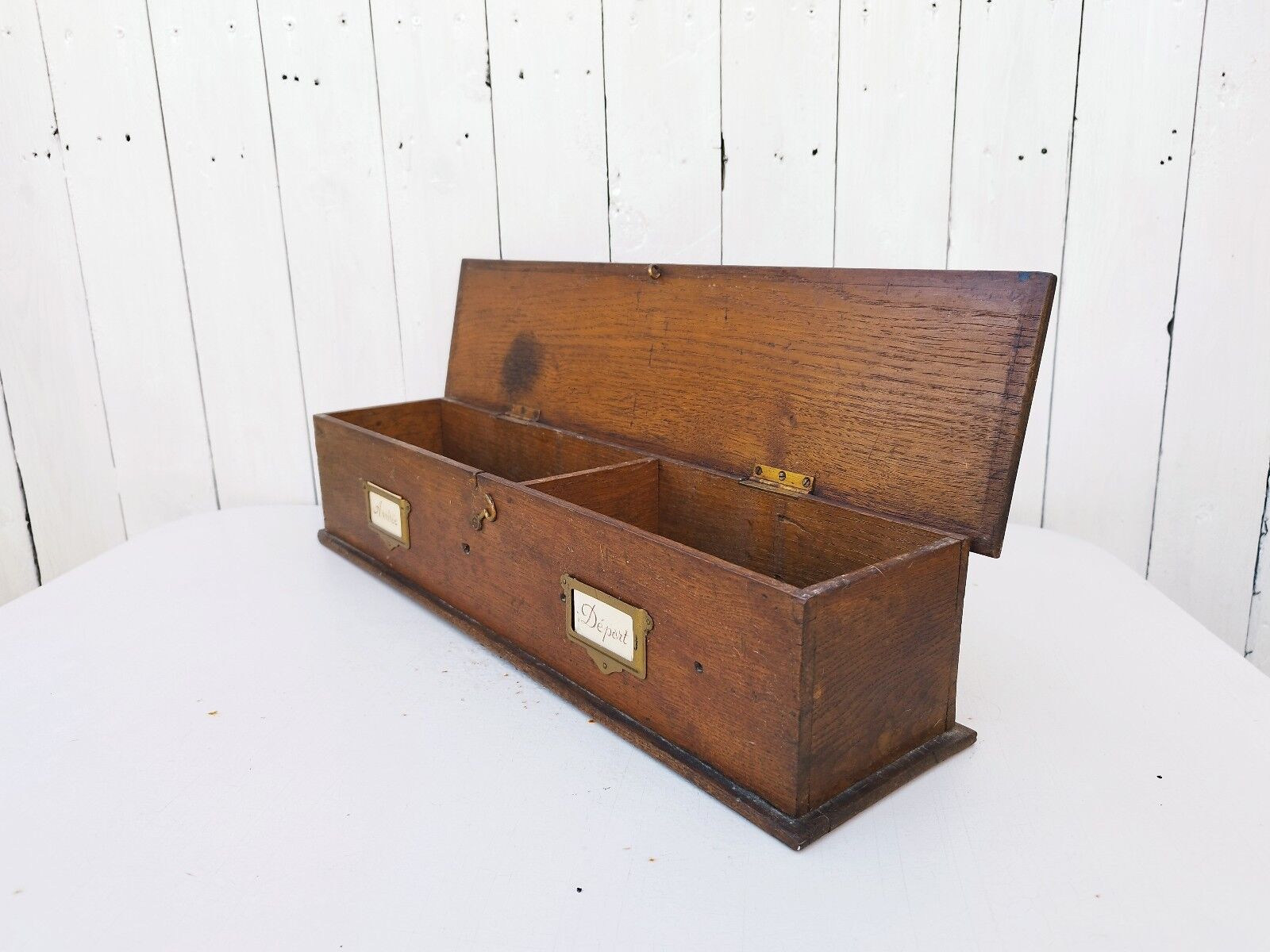 Varnished wooden box Hotel vintage storage