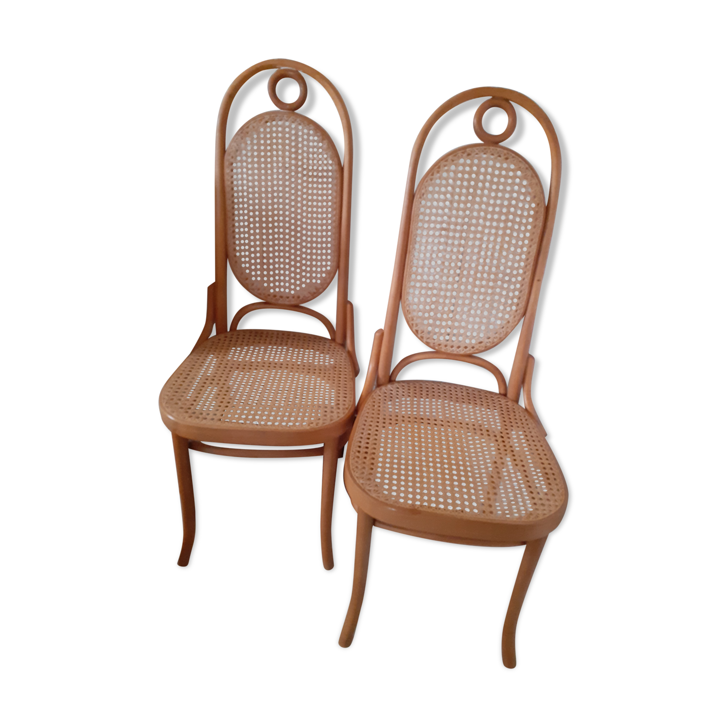 2 light wooden chairs. , seated and fluted backrest. Thonet No 17?