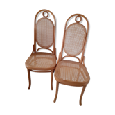 2 light wooden chairs. , seated and fluted backrest. Thonet No 17?
