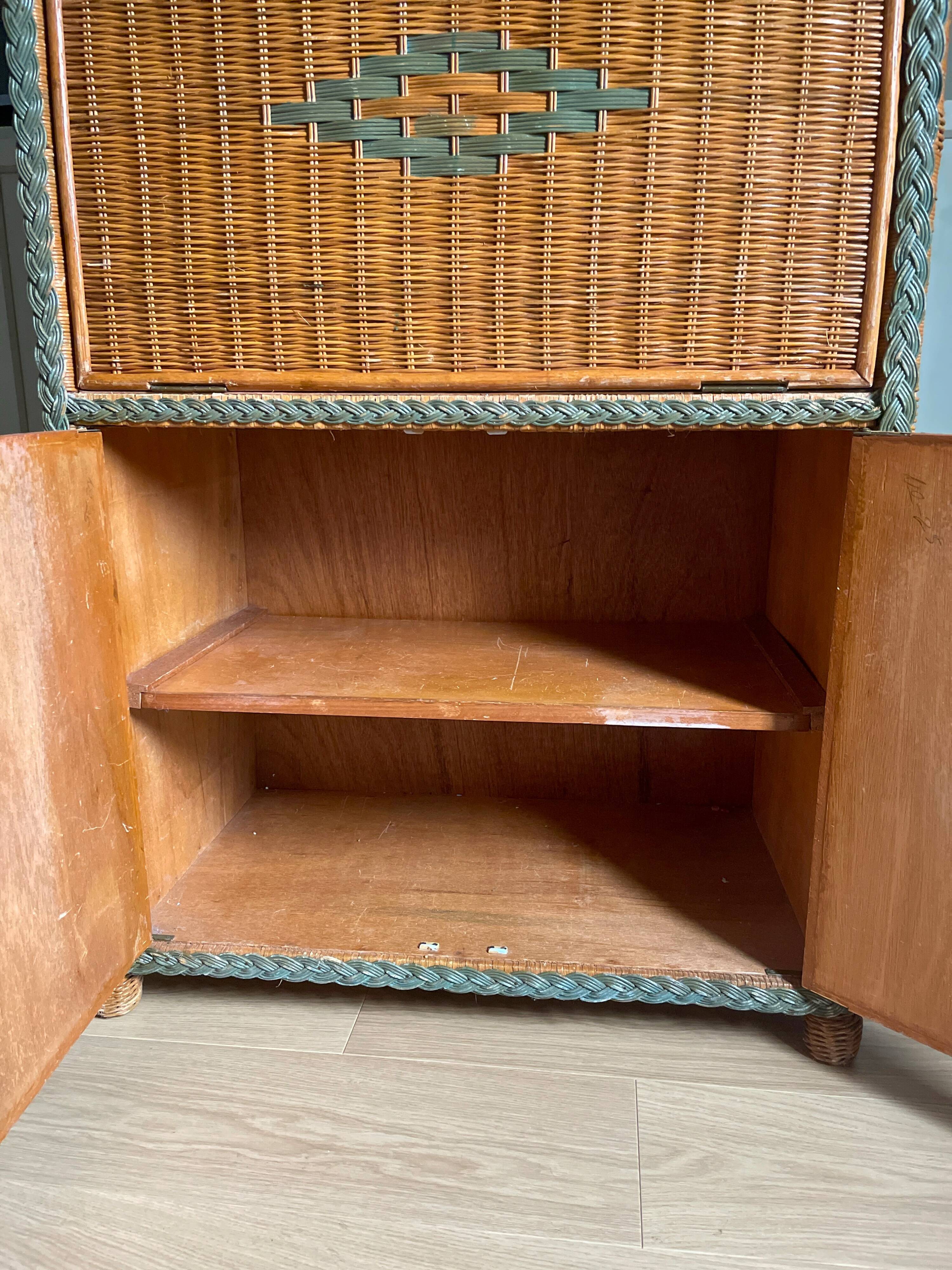 Wicker secretary cabinet