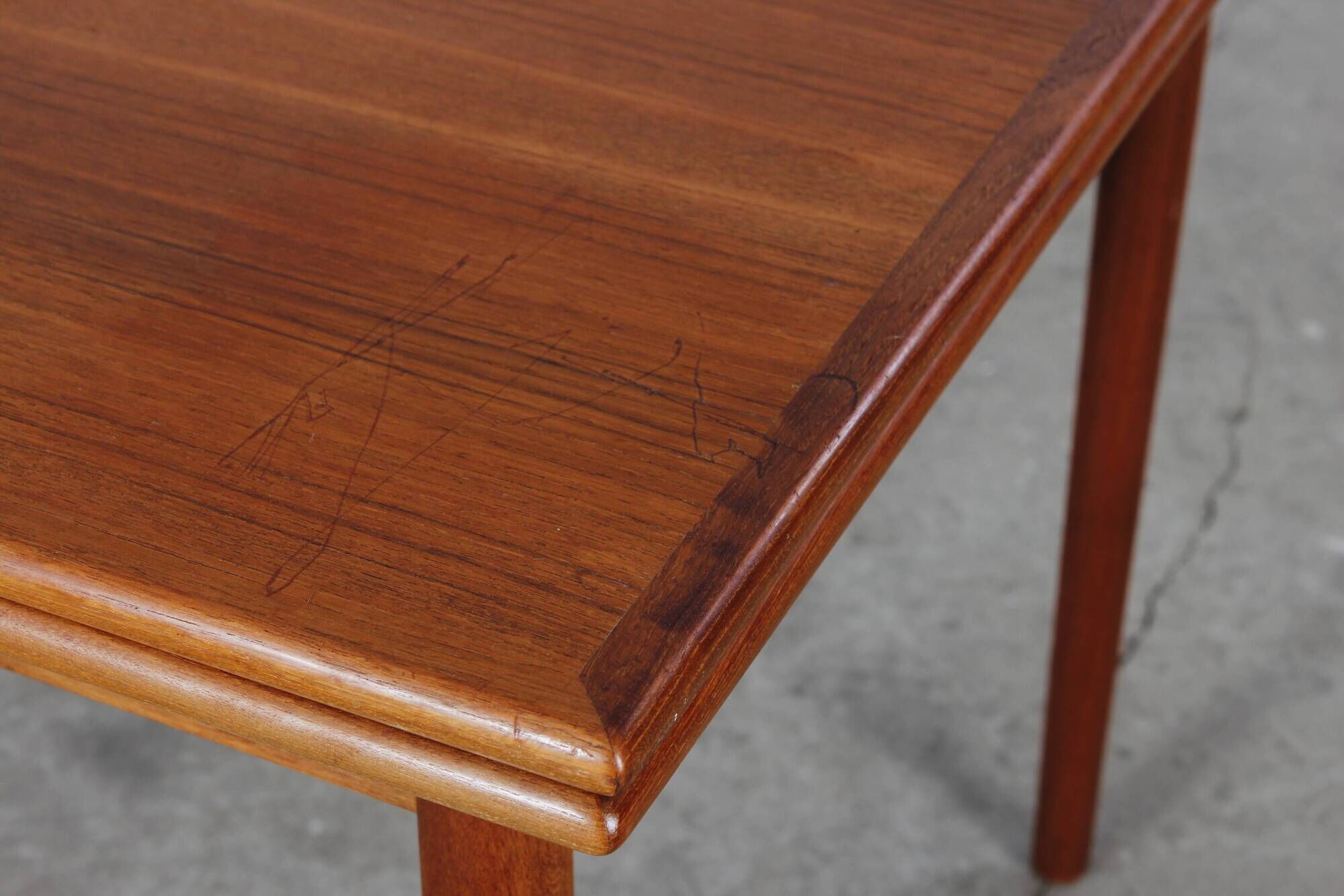 Vintage teak dining table 4-6 pers Danish design kitchen table 60s