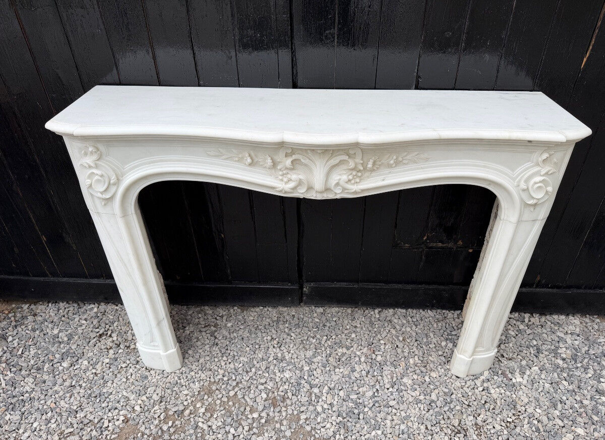 Cheminée de style Louis XV en marbre blanc de Thassos vers 1880