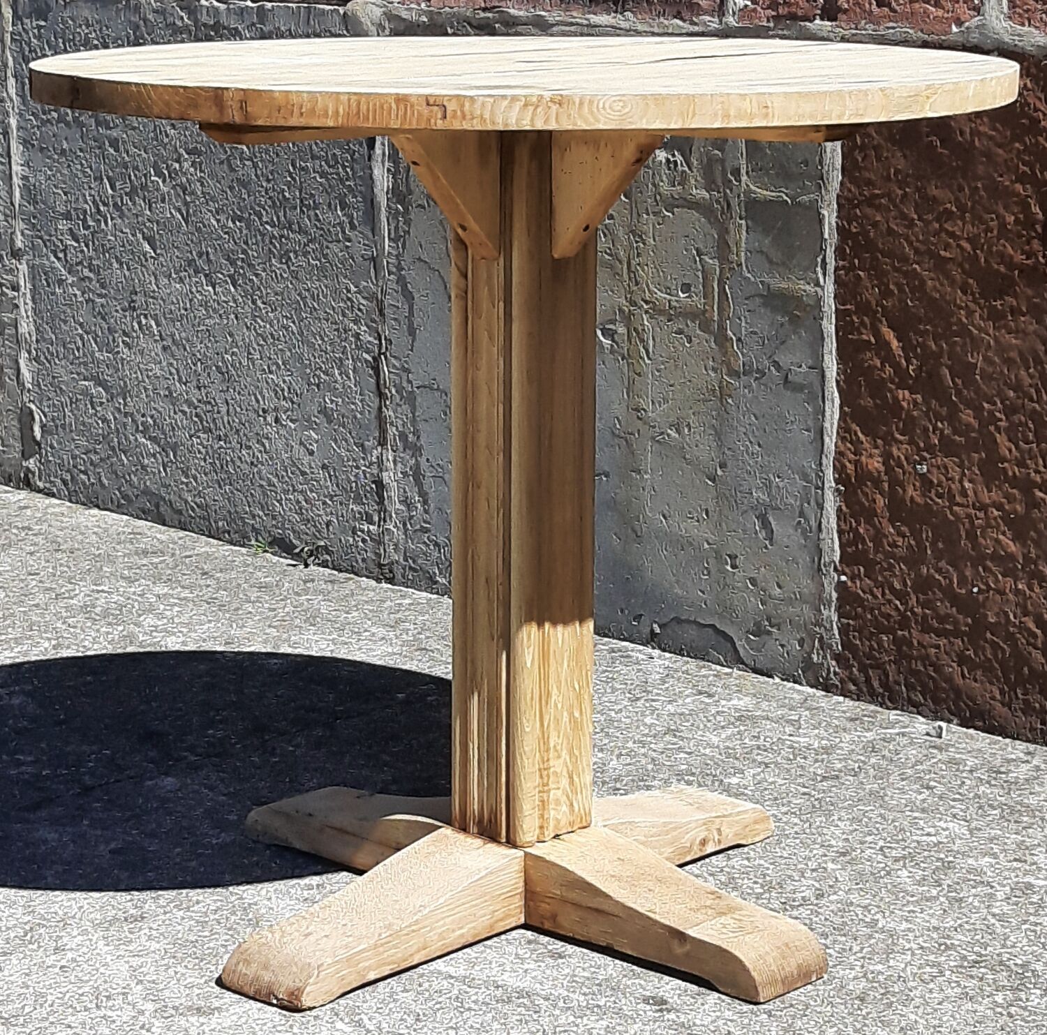 Side table or Art Deco pedestal table.