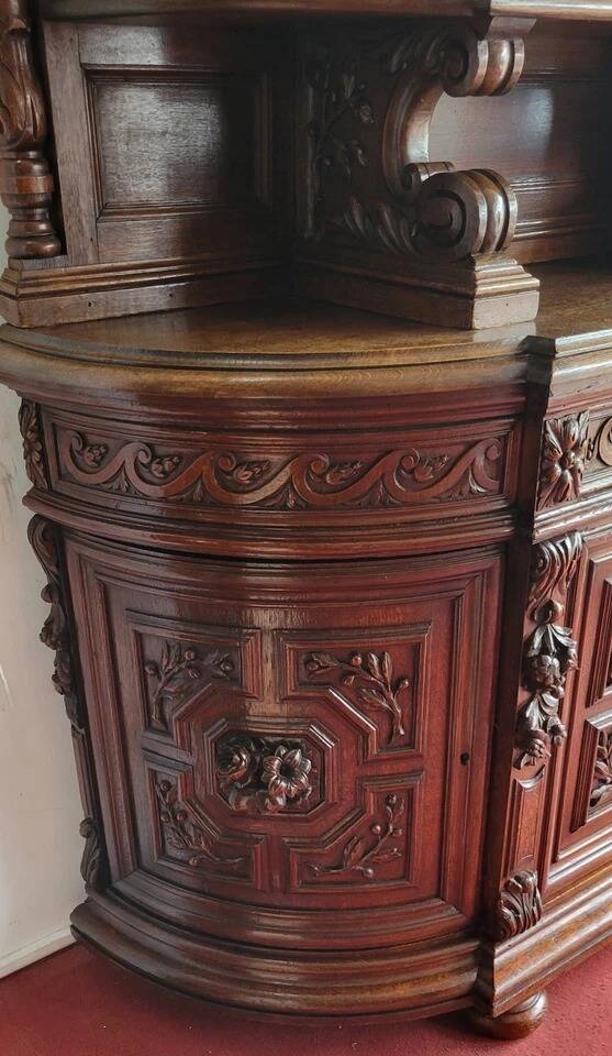 Very important Renaissance style chateau library buffet in oak