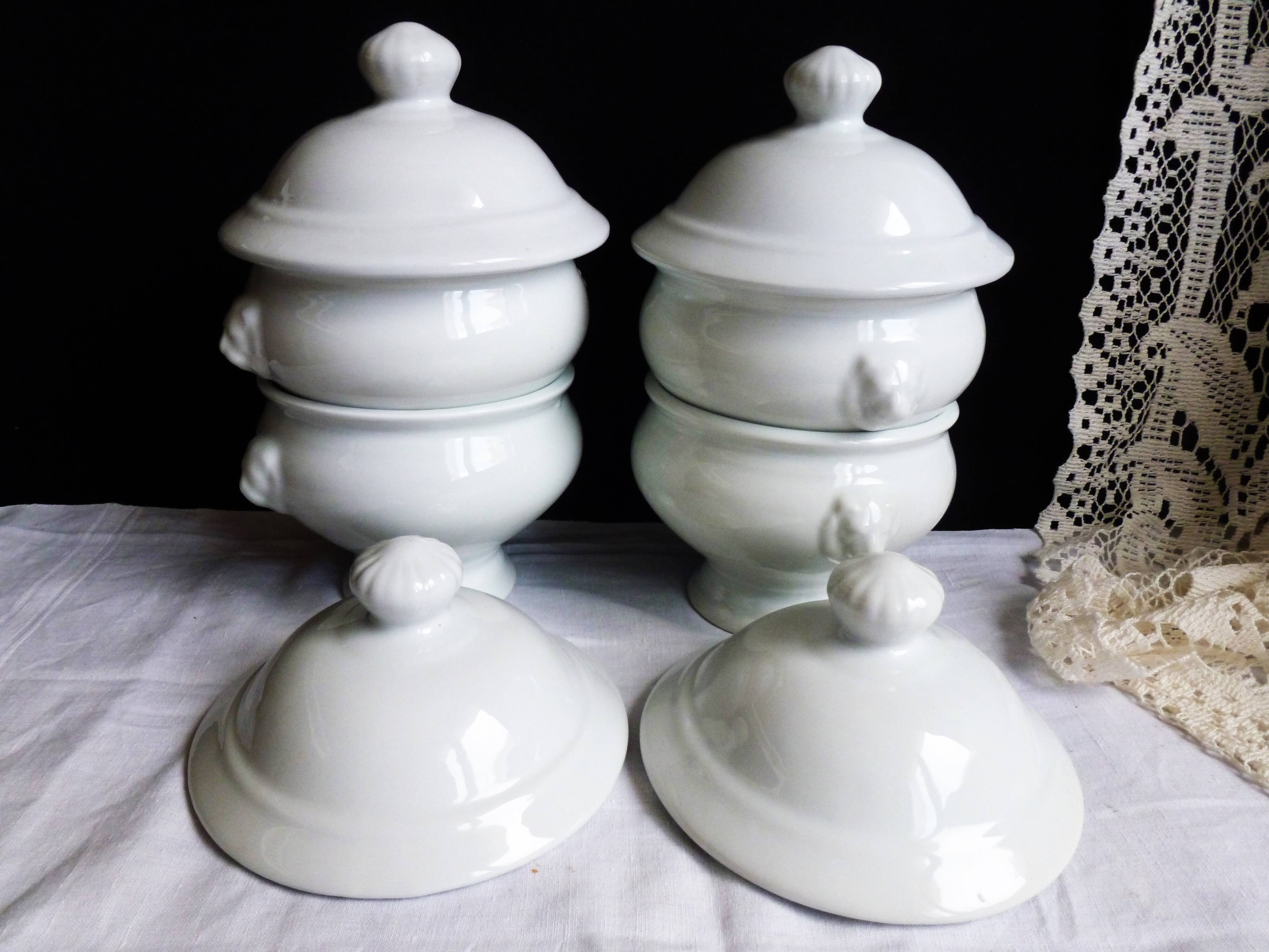 White onion soup bowls with lids, French soup bowls.
