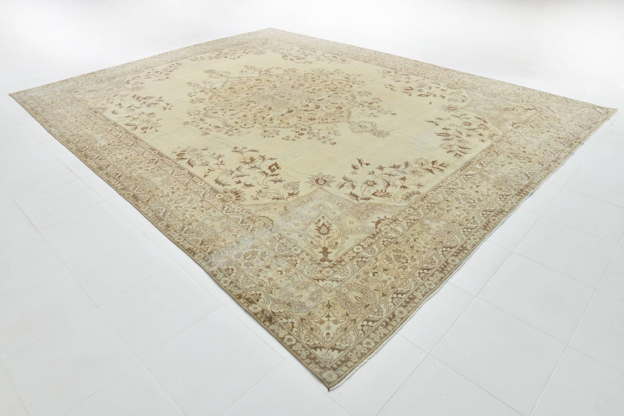 Tapis Vintage Beige Clair Motif Médaillon Floral Élégant, 354x458 Cm