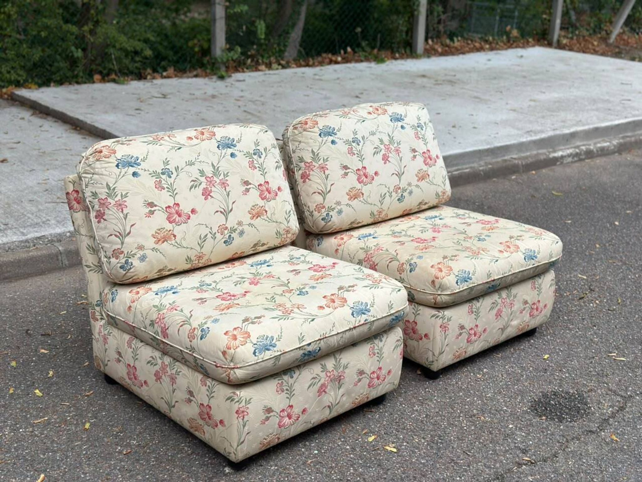 2 modular vintage bench armchairs with floral pattern – Cottage Style