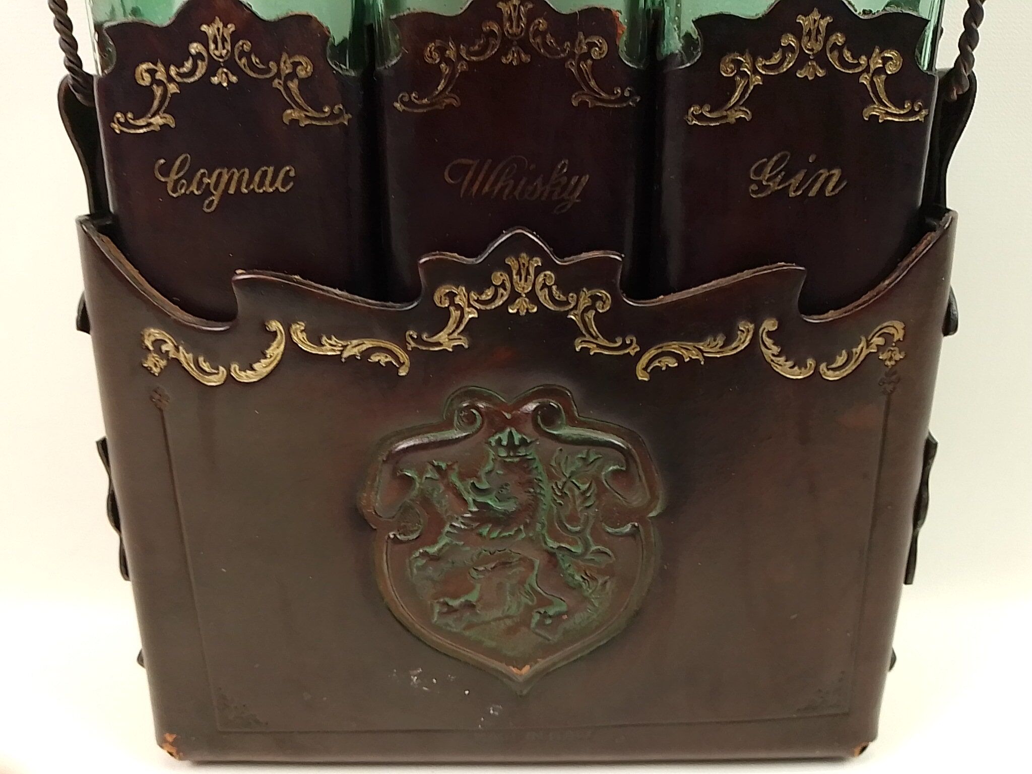 Set 3 bottles with leather bottle holders