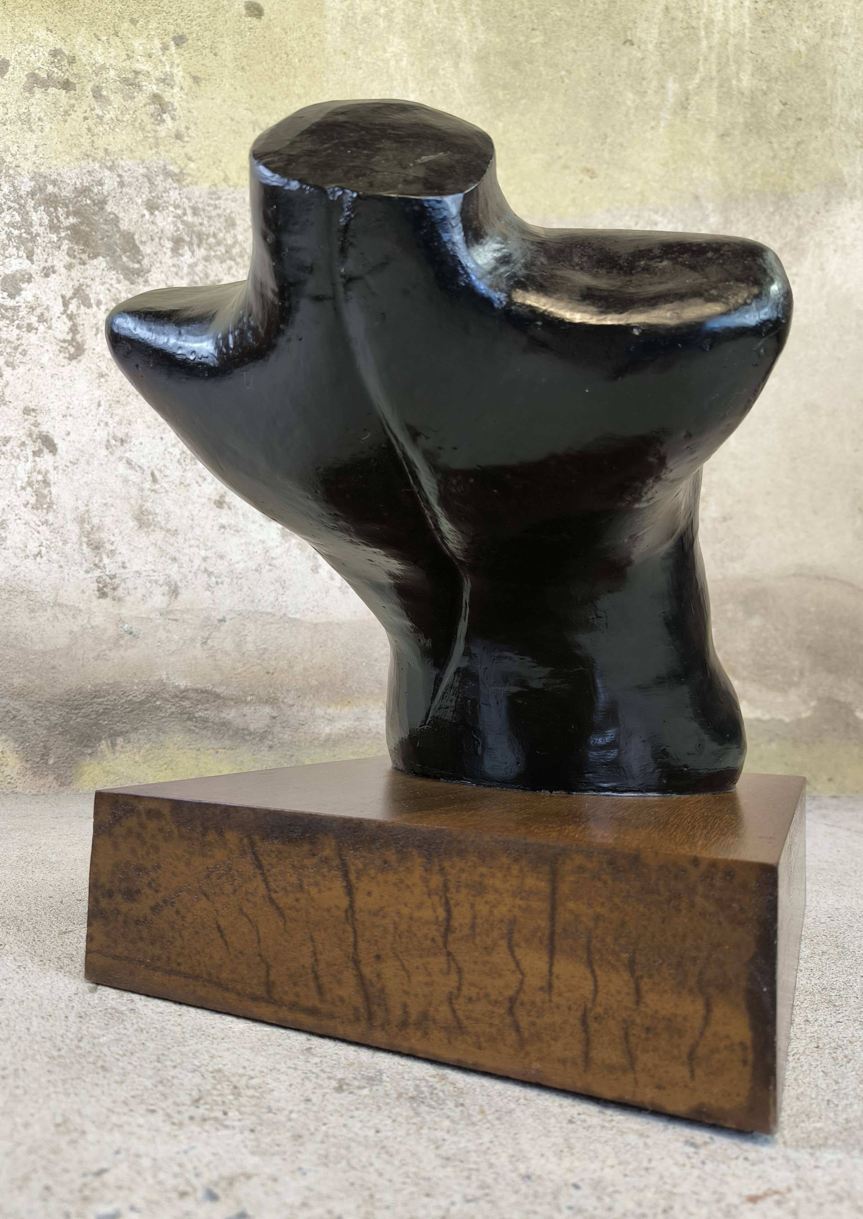 Sculpture buste féminin sur socle bois