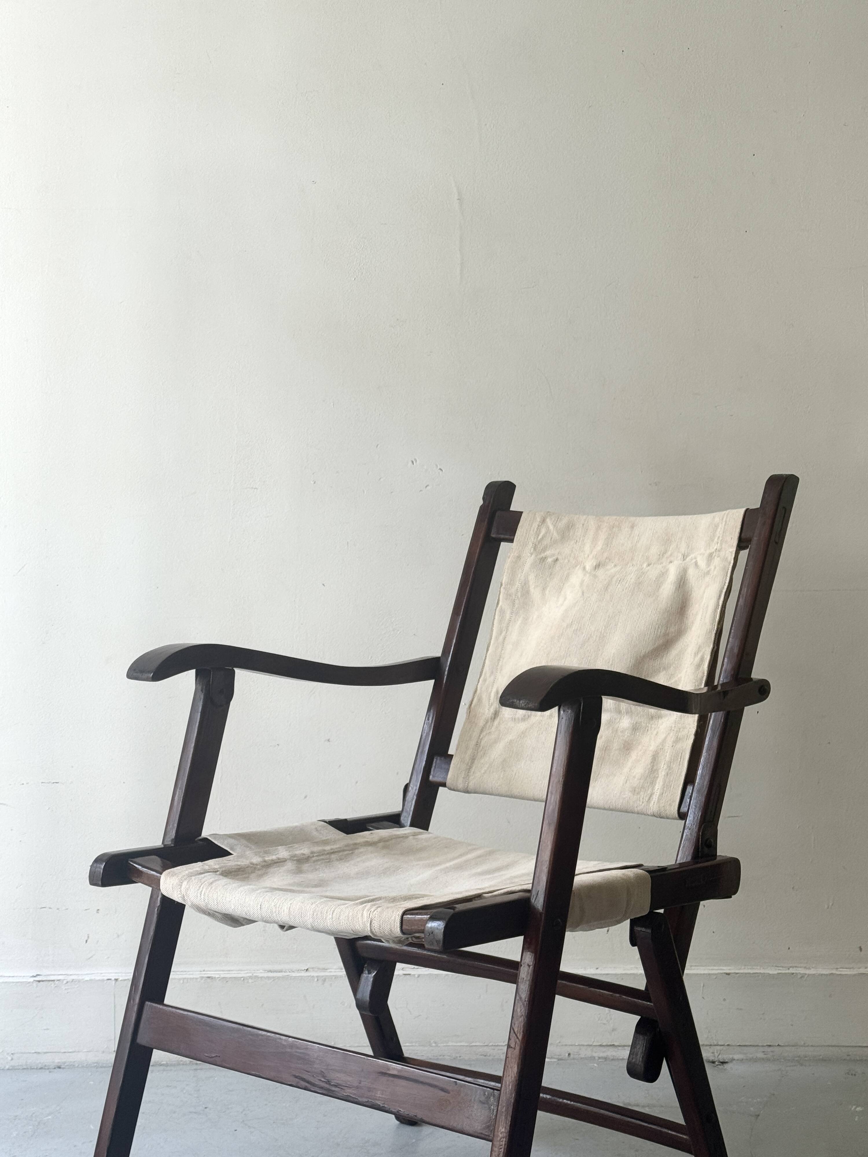 "Safari" folding chair in wood and ecru canvas, 1960s/1970s.