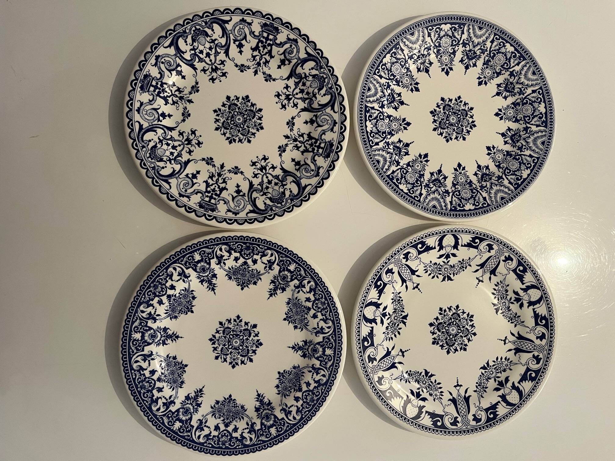 4 lovely dessert plates in porcelain from Gien.