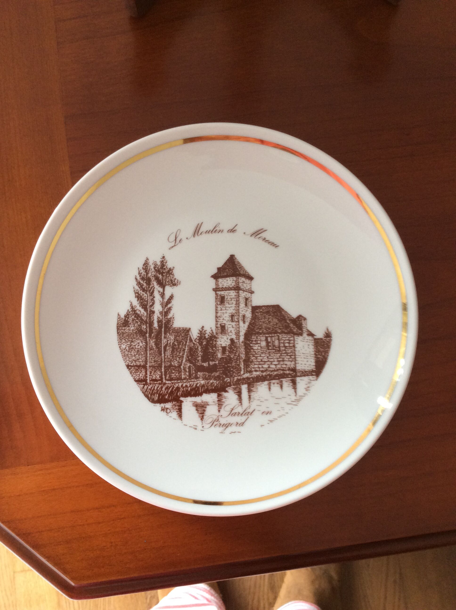 Decorative gold porcelain collection plate with fine gold Traditions of the Perigord