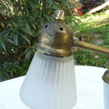 Articulated desk lamp