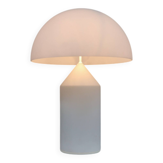 Grande lampe de table Atollo en verre blanc design Vico Magistretti, années 1980 Oluce