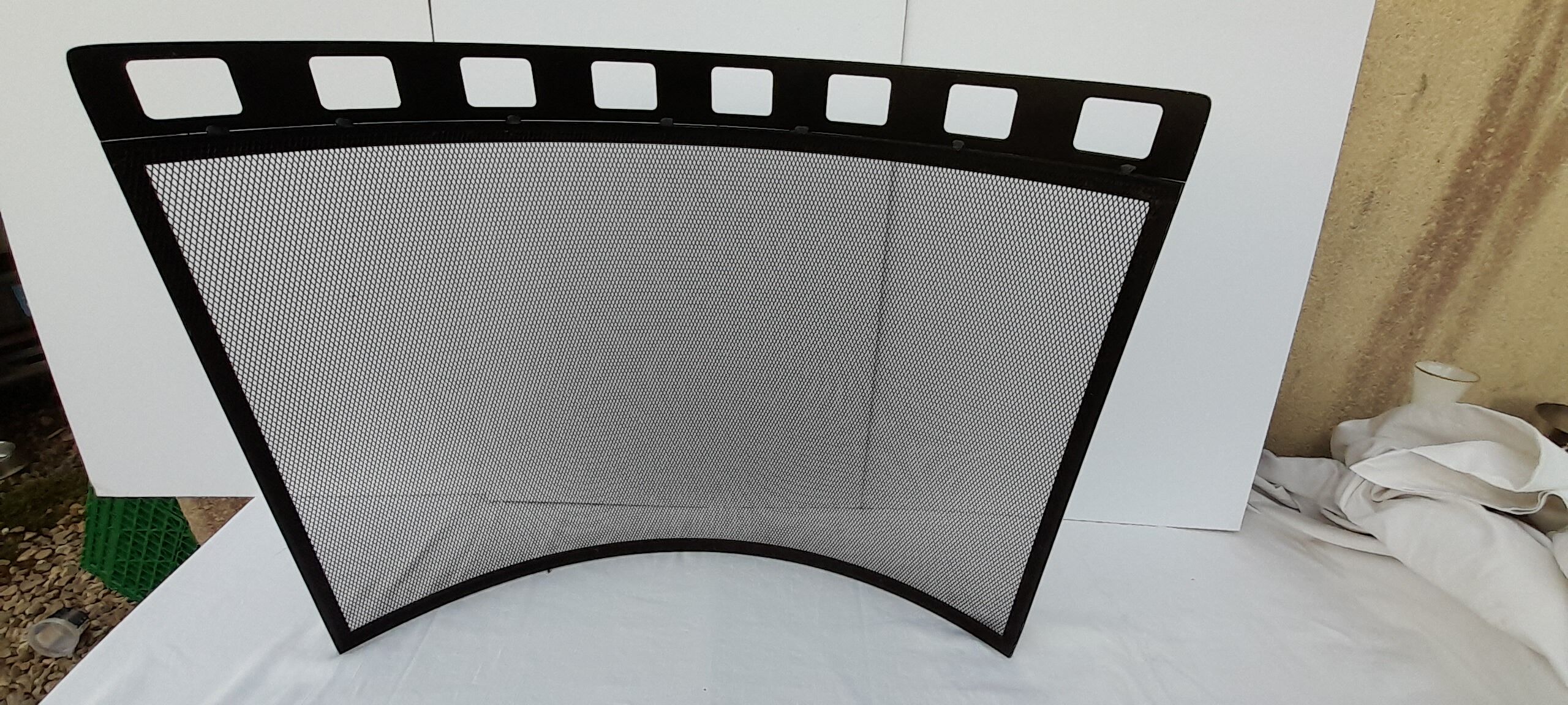 Rounded steel fire screen L 70 cm H 56 cm for fireplace or stove