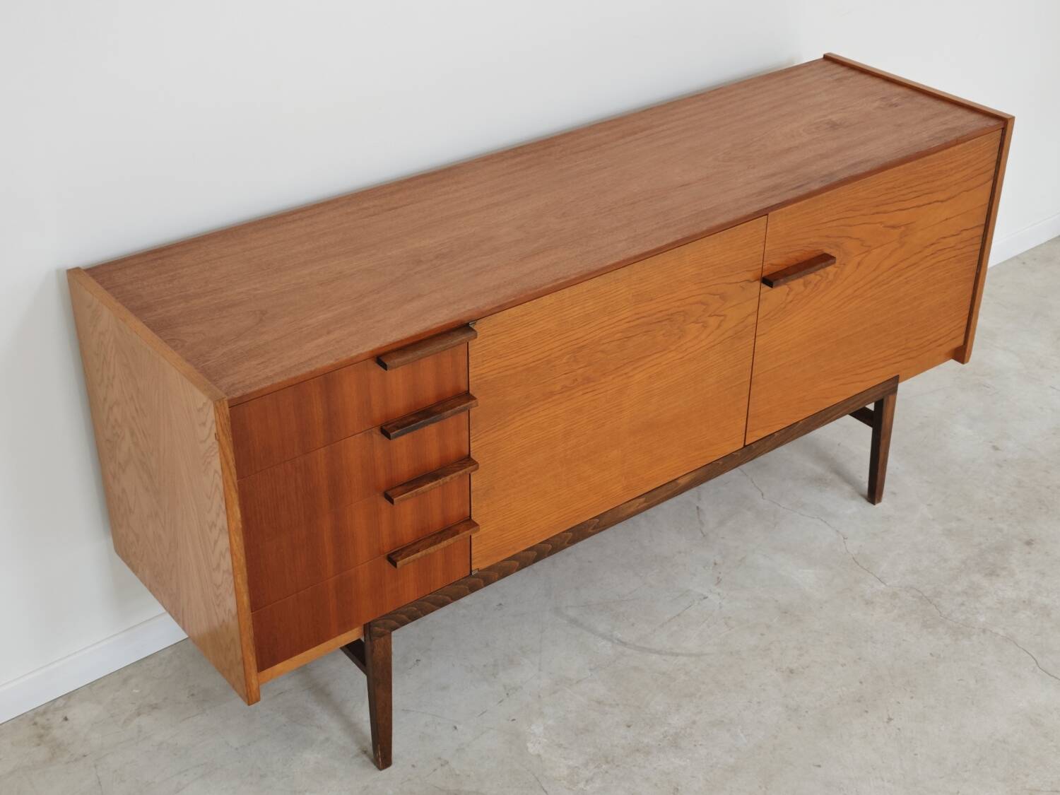 Enfilade meuble de rangement
Frantisek Mezulanik pour Up Zavody
1960
