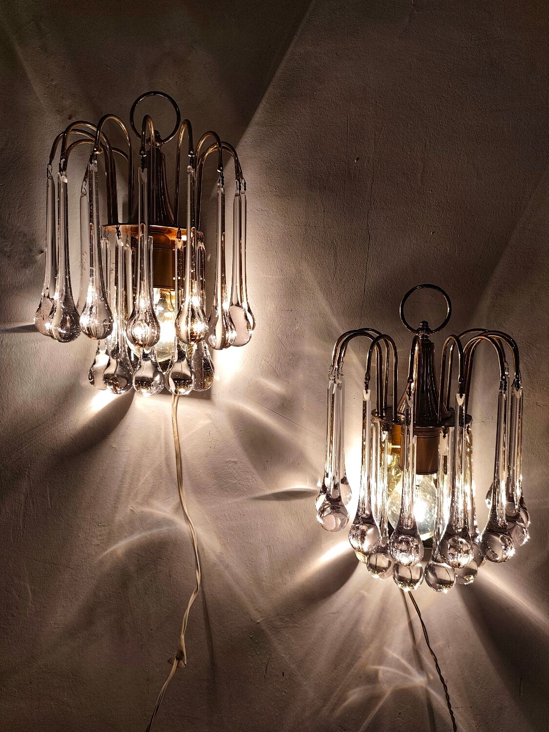 Par de lámparas de cristales. Italia, 1970s.