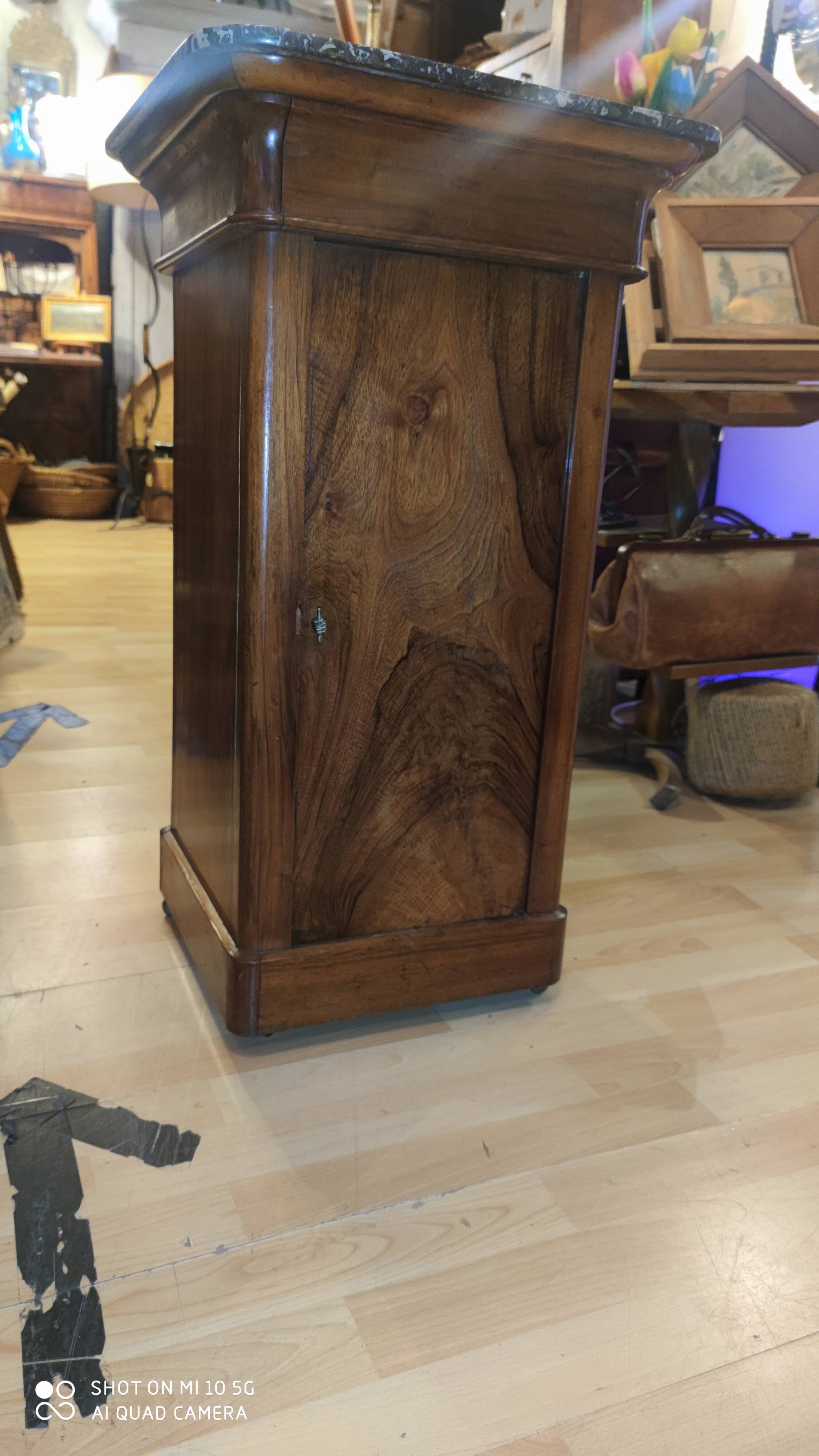 Chevet roulant 4 faces en noyer époque Restauration