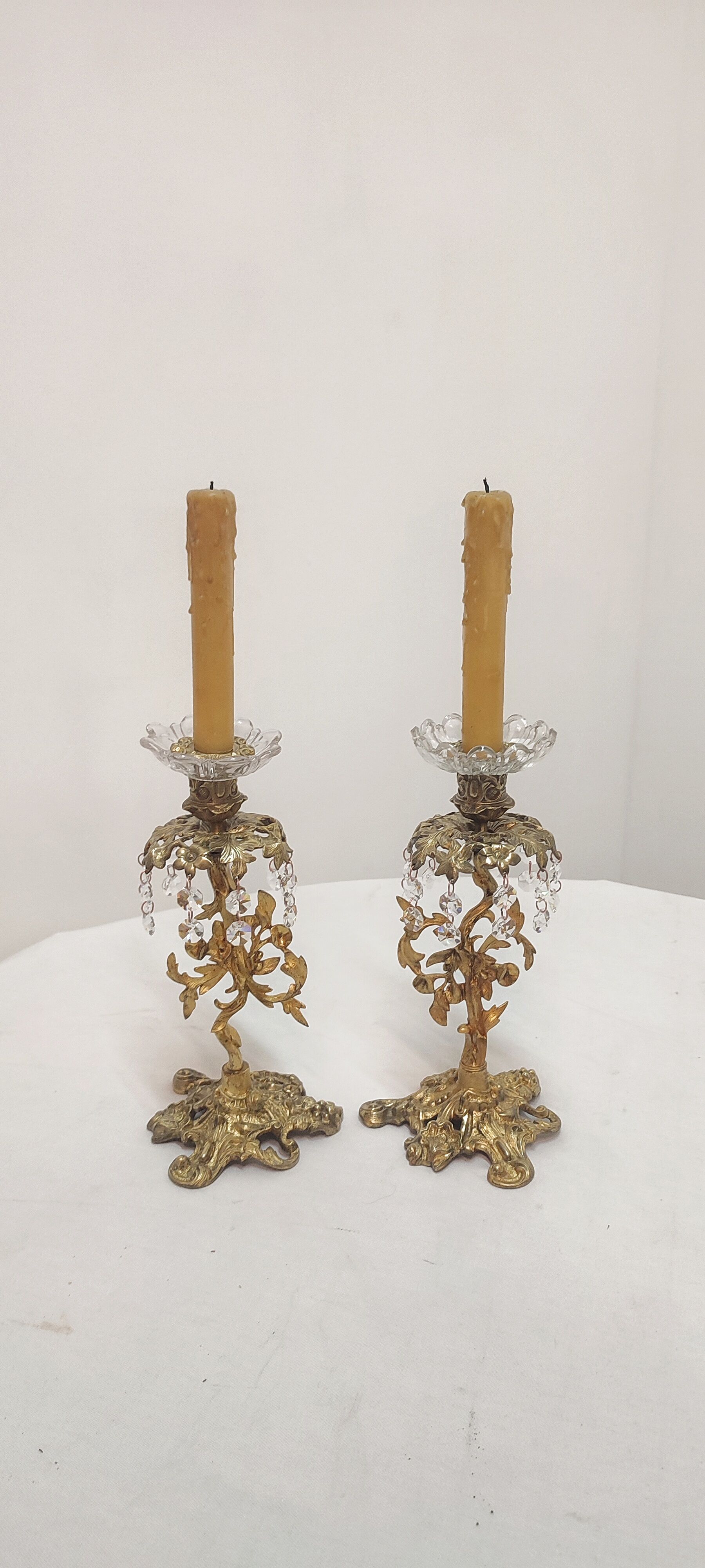 Paire de bougeoirs en cristal et bronze. france années 1940.