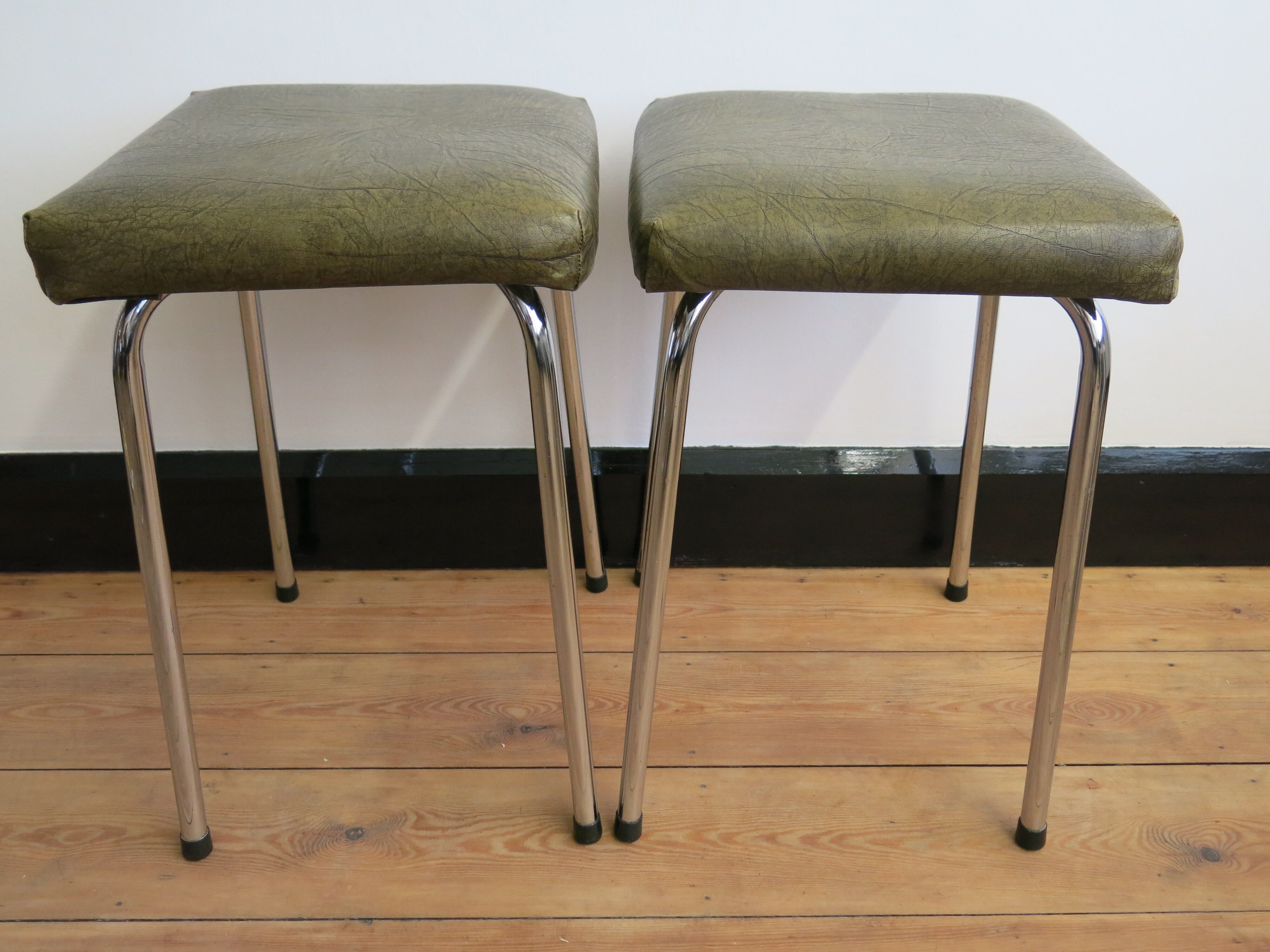 Duo of vintage stools in chrome and green skai
