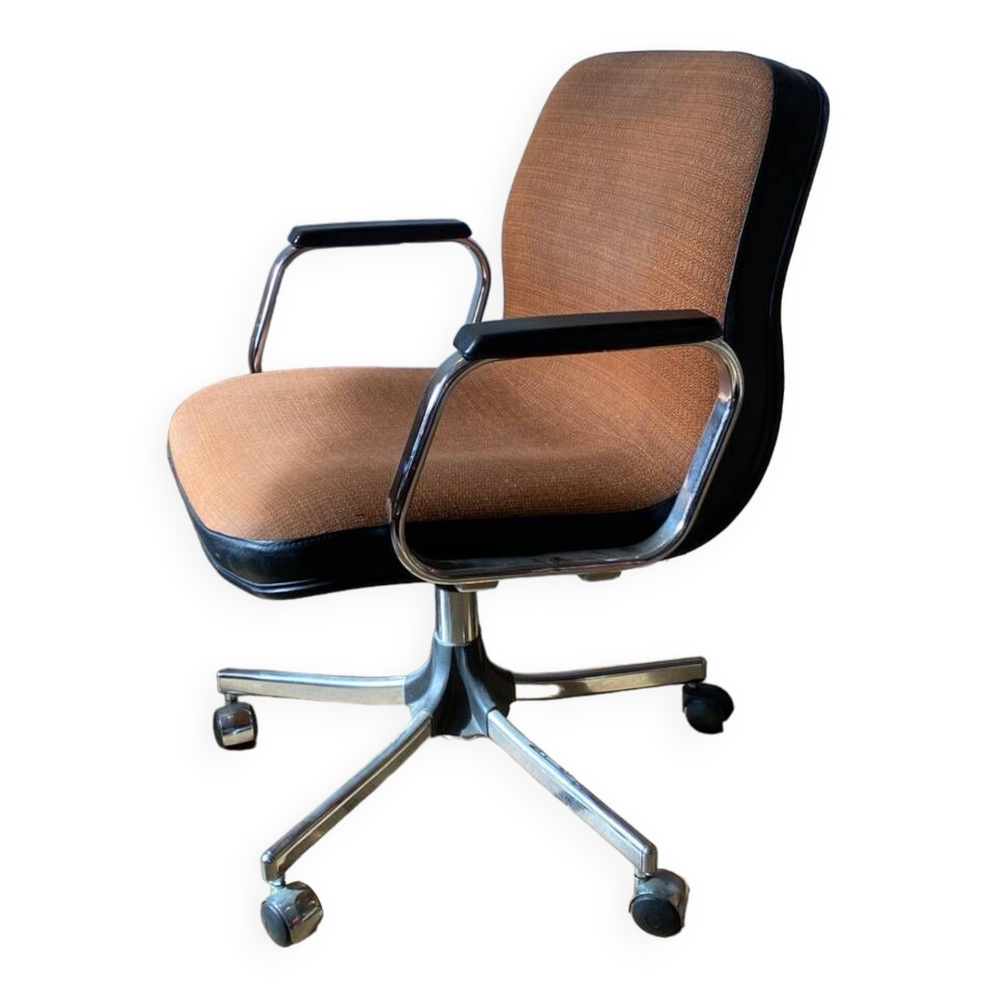 Swivel office chair with casters