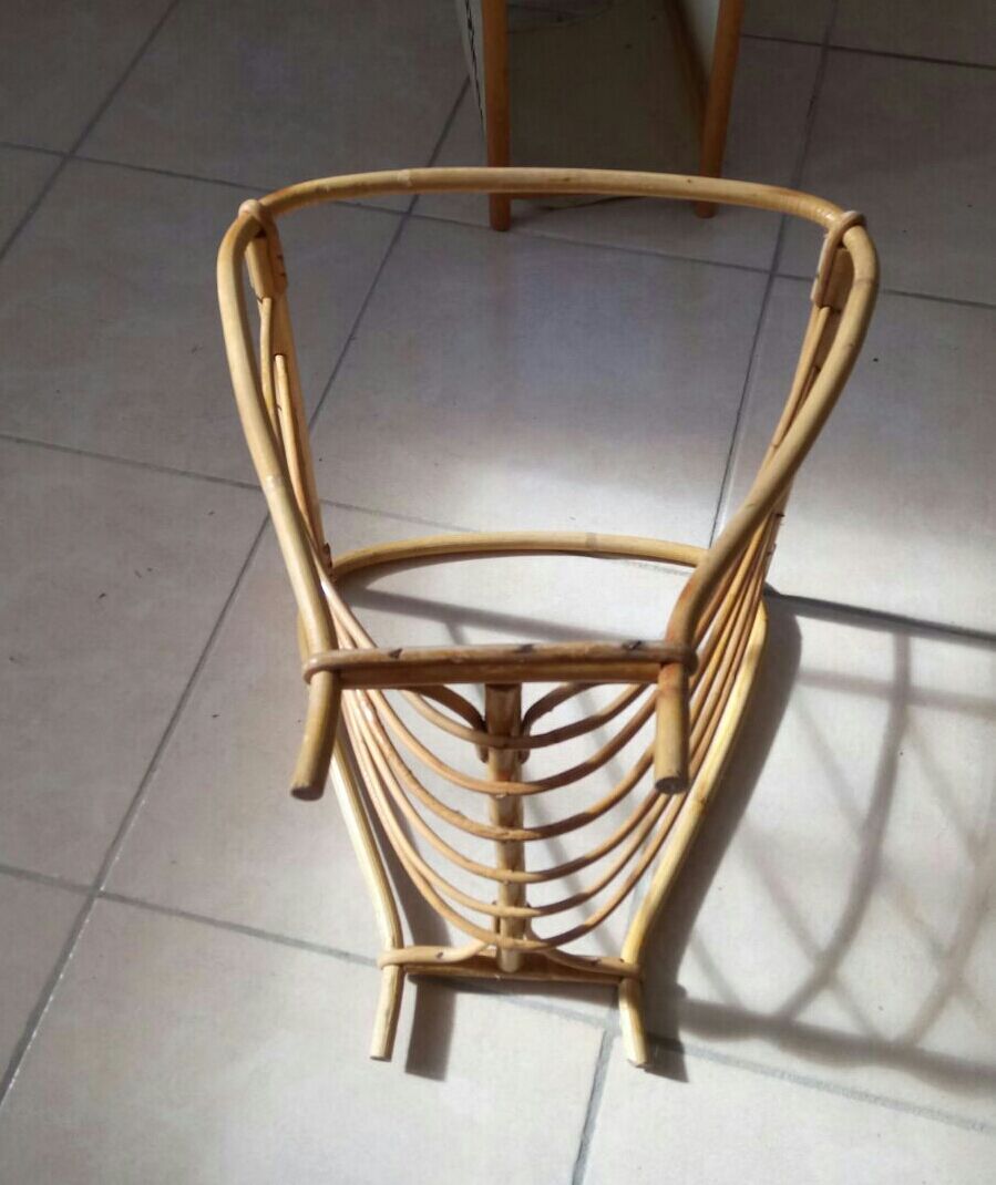 Porte-revues vintage en rotin